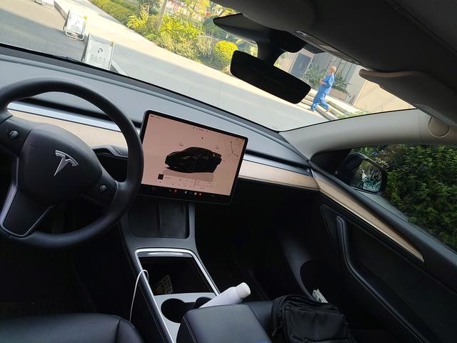 Tesla Model Y 2022 thumb 3