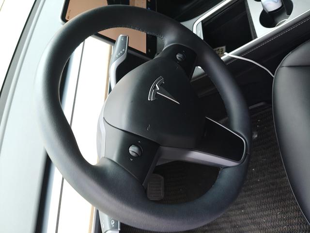Tesla Model Y 2022 thumb 5