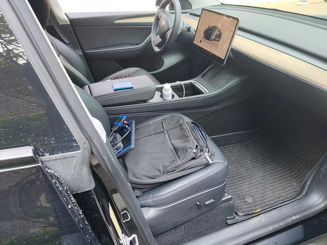 Tesla Model Y 2022 thumb 9