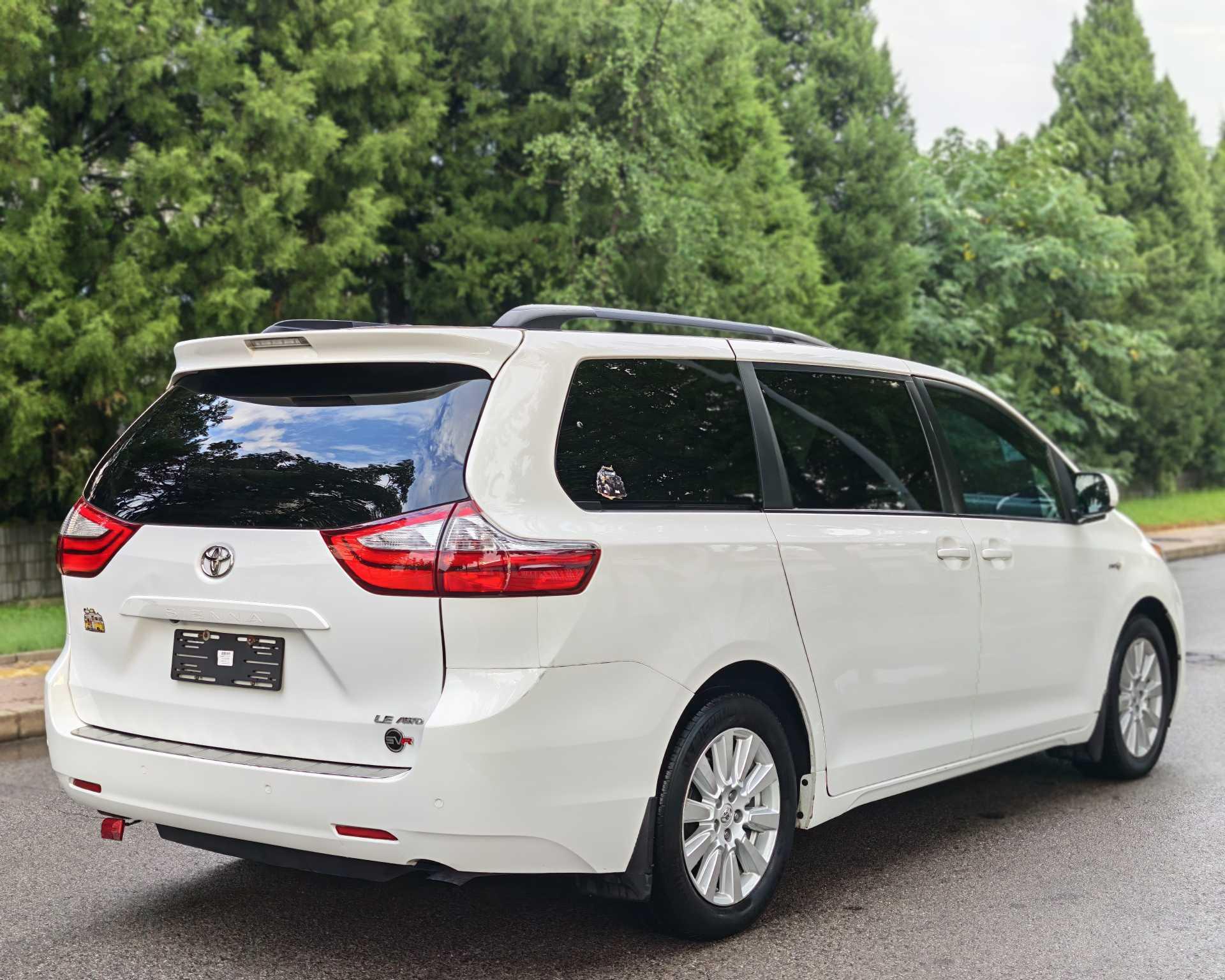 Toyota Sienna 2017 thumb 4