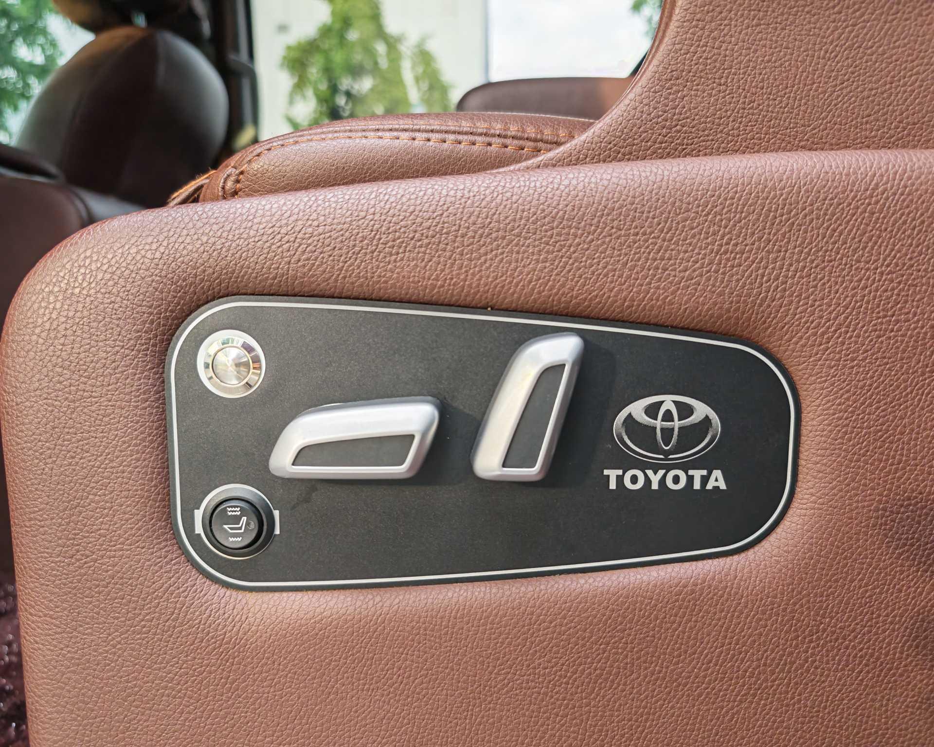 Toyota Sienna 2017 thumb 5