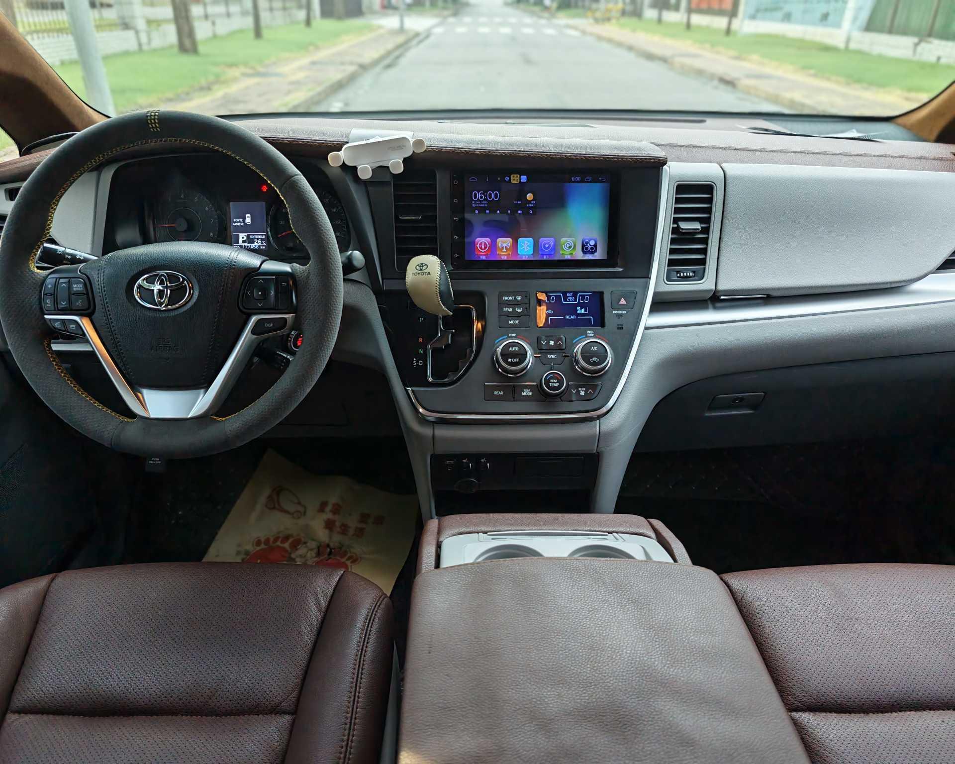 Toyota Sienna 2017 thumb 9