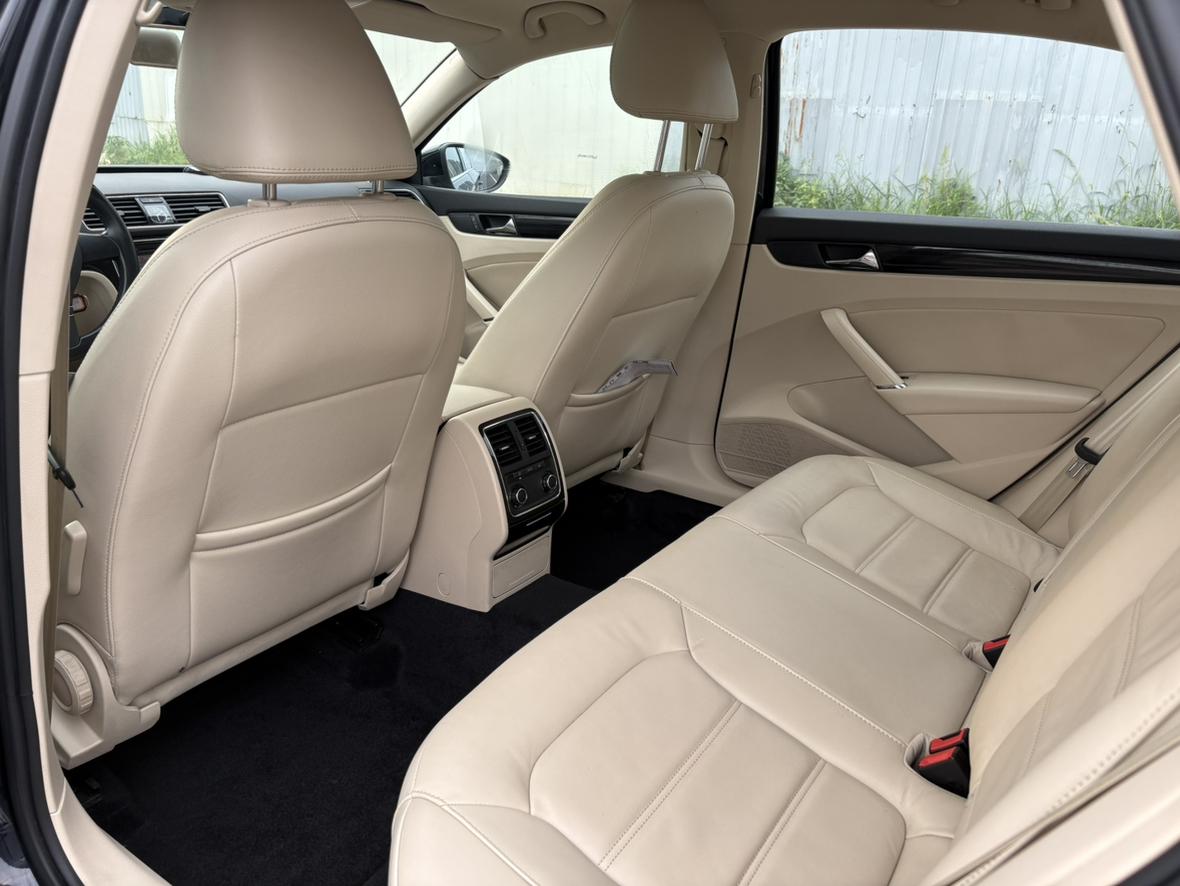 Volkswagen Passat (North America and China) 2014 thumb 8