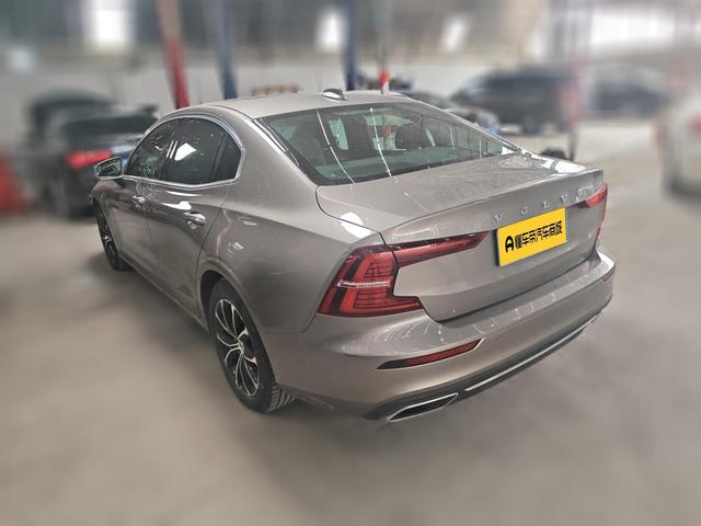 Volvo S60 2022 thumb 2