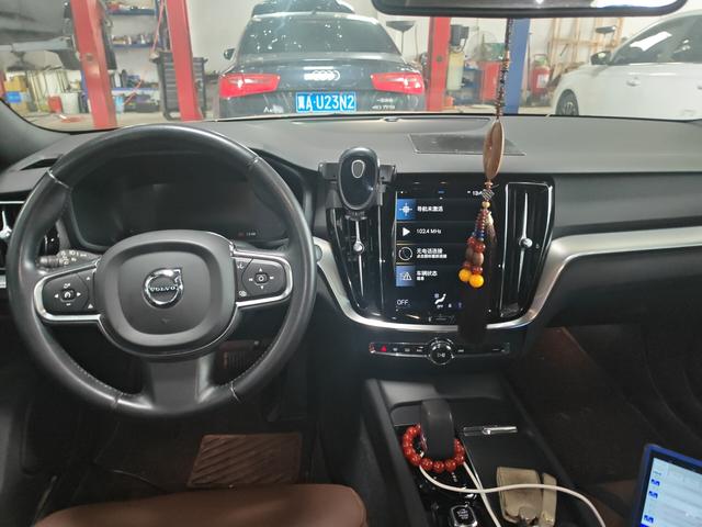 Volvo S60 2022 thumb 3