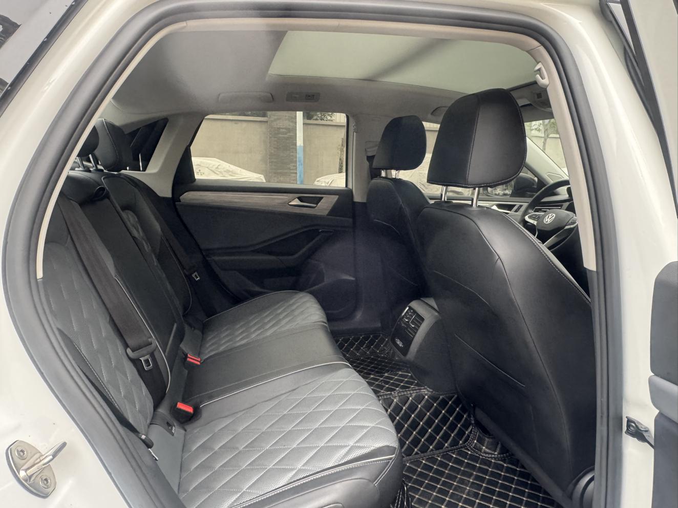 Volkswagen Sagitar 2023 thumb 12