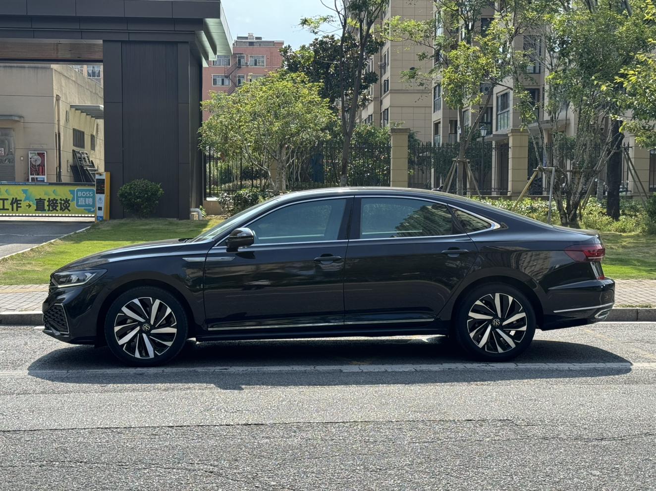 Volkswagen Passat (North America and China) 2022 thumb 2