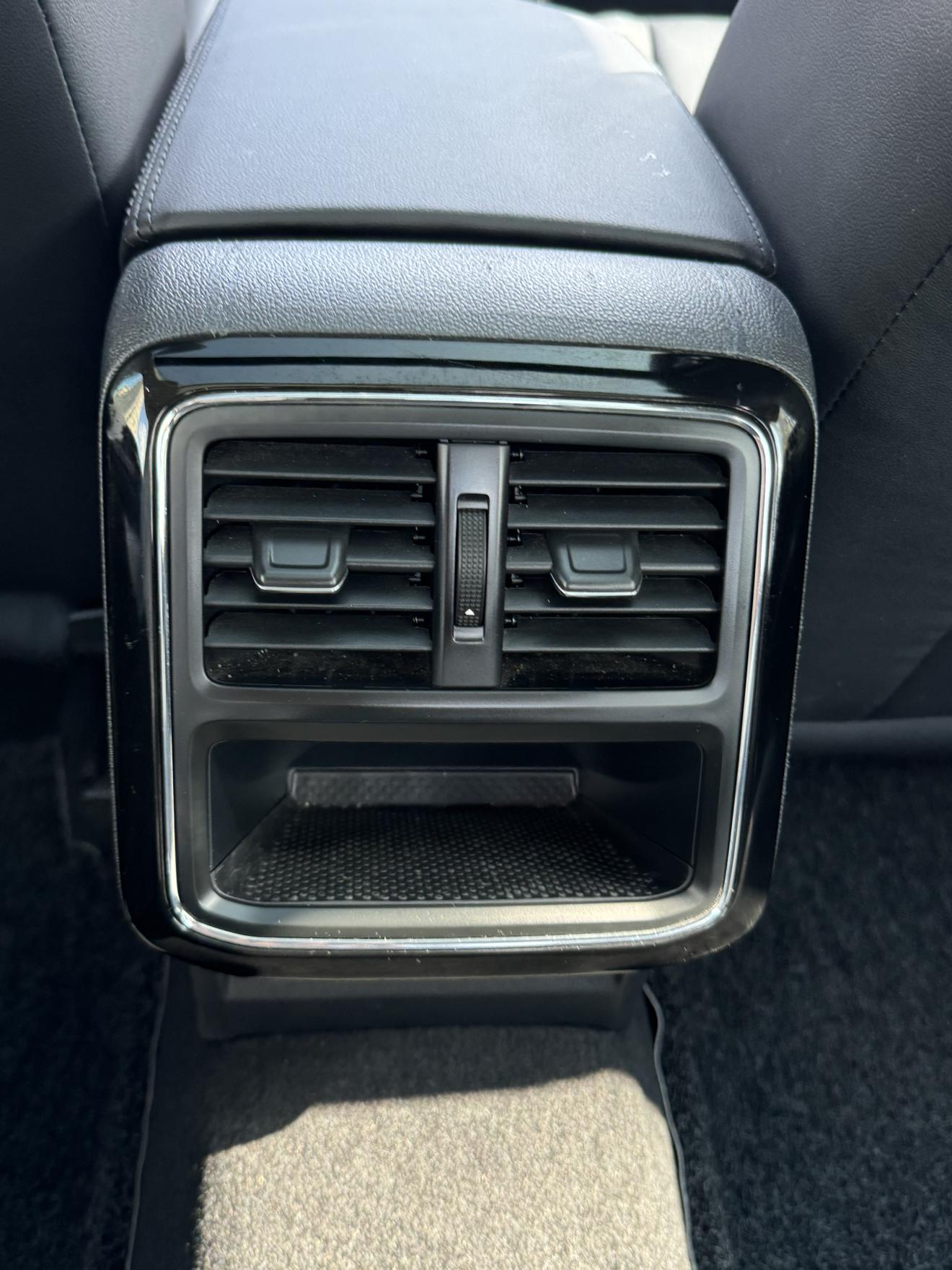 Volkswagen Passat (North America and China) 2022 thumb 4