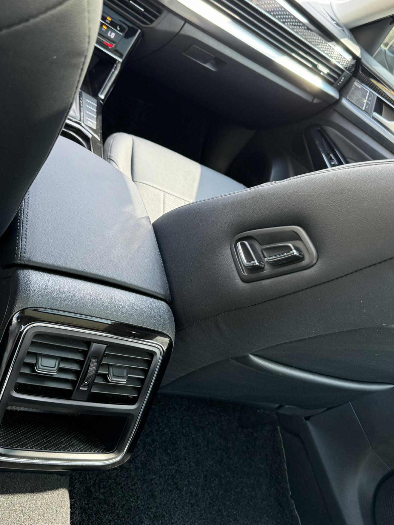 Volkswagen Passat (North America and China) 2022 thumb 5