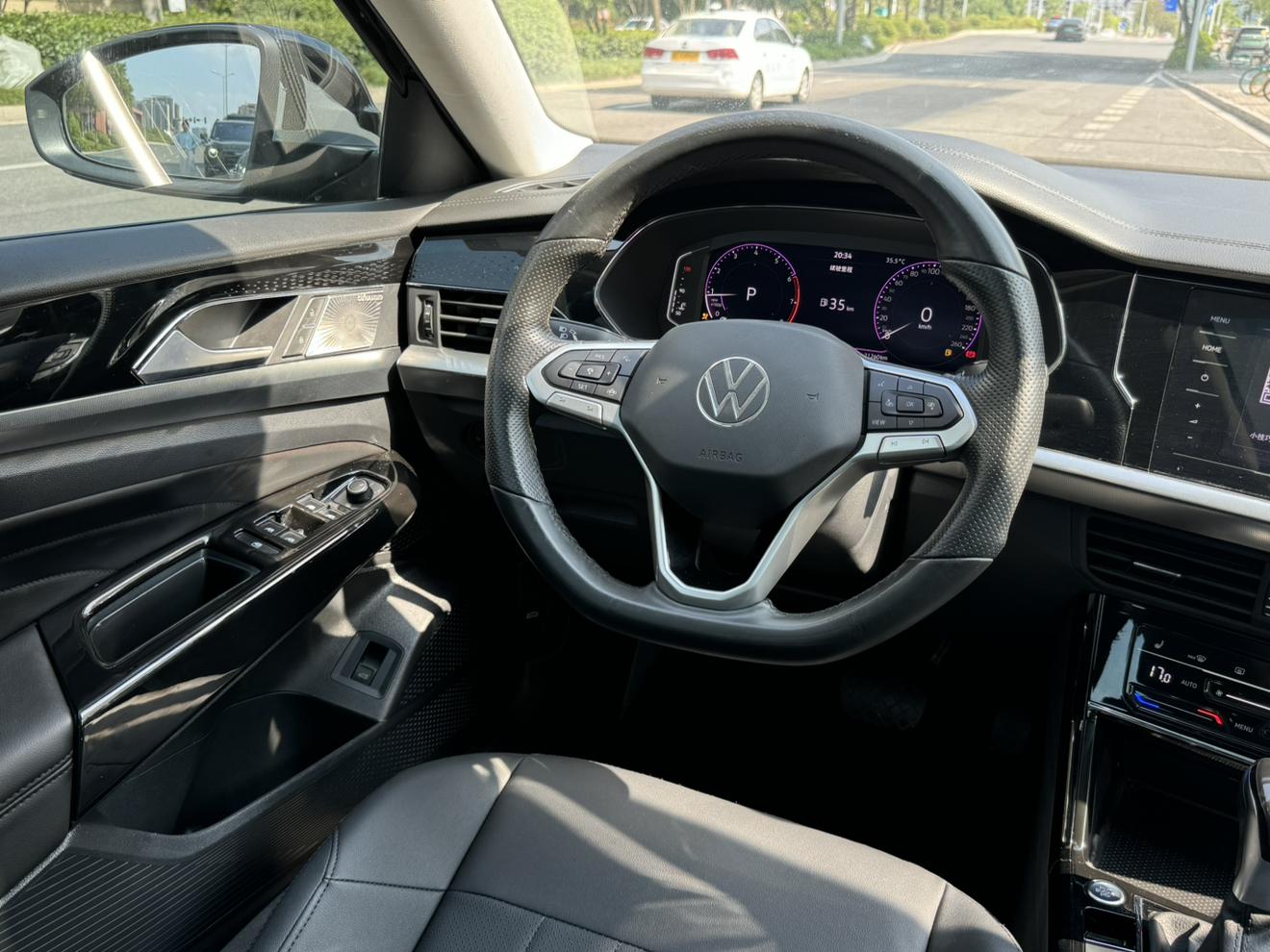 Volkswagen Passat (North America and China) 2022 thumb 8