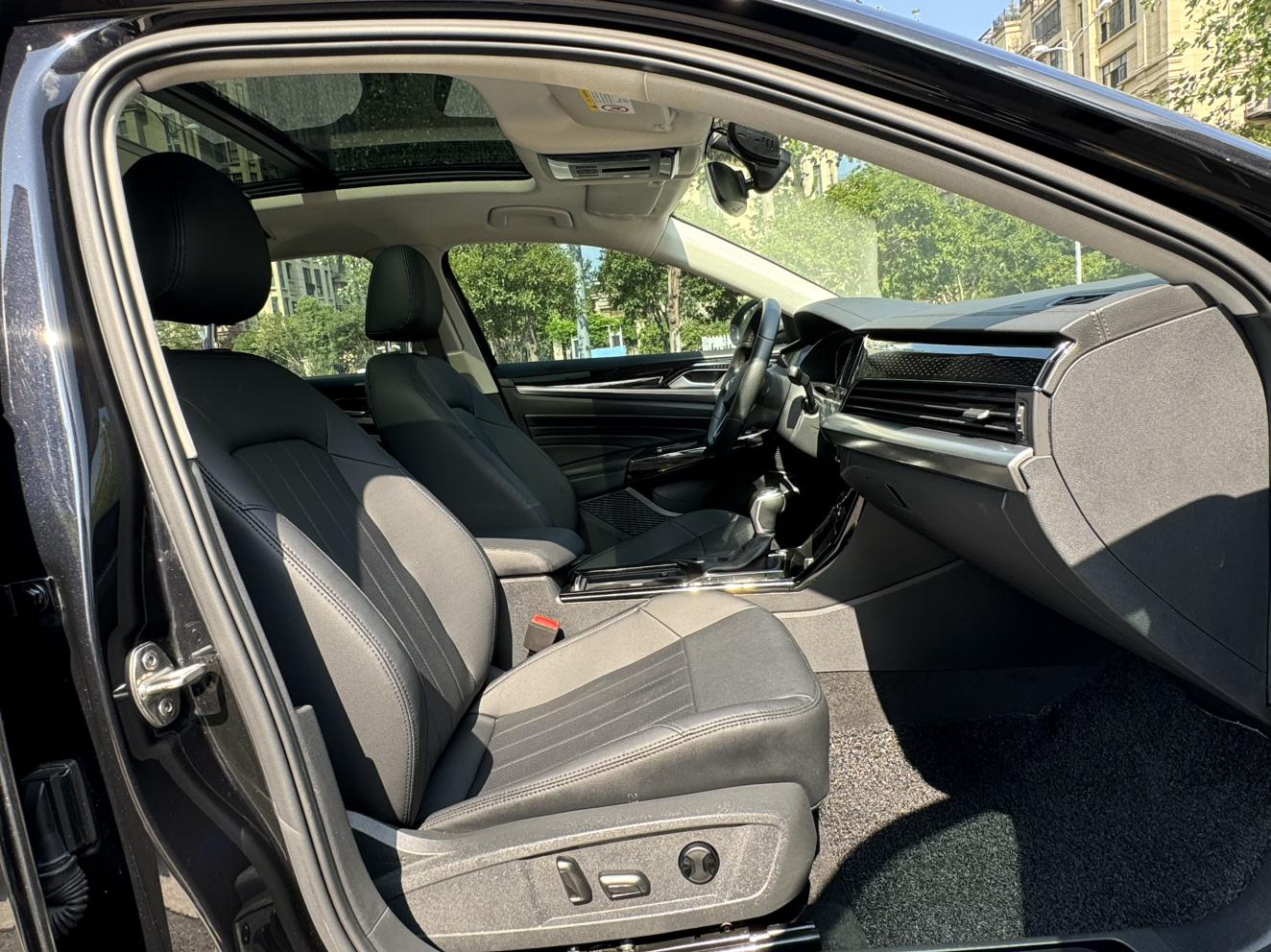 Volkswagen Passat (North America and China) 2022 thumb 10