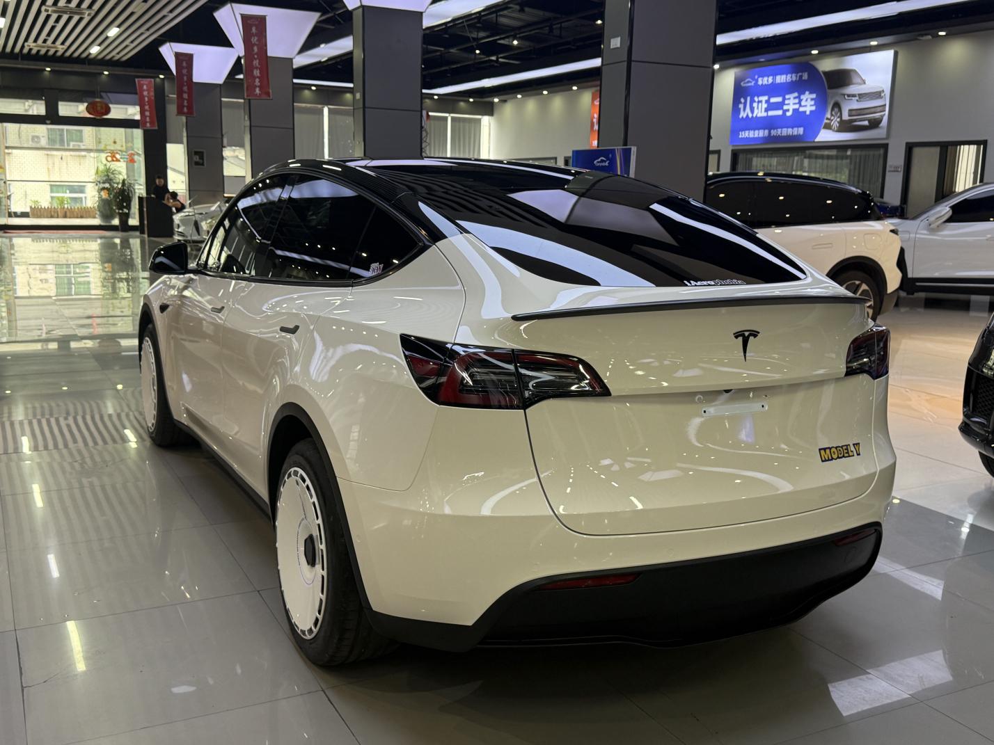 Tesla Model Y 2021 thumb 3