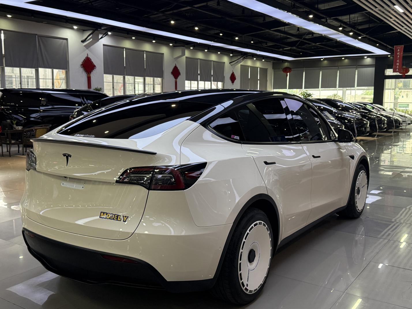 Tesla Model Y 2021 thumb 5
