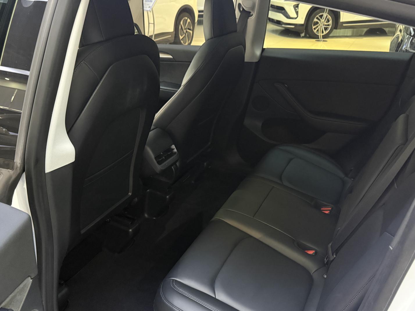 Tesla Model Y 2021 thumb 9