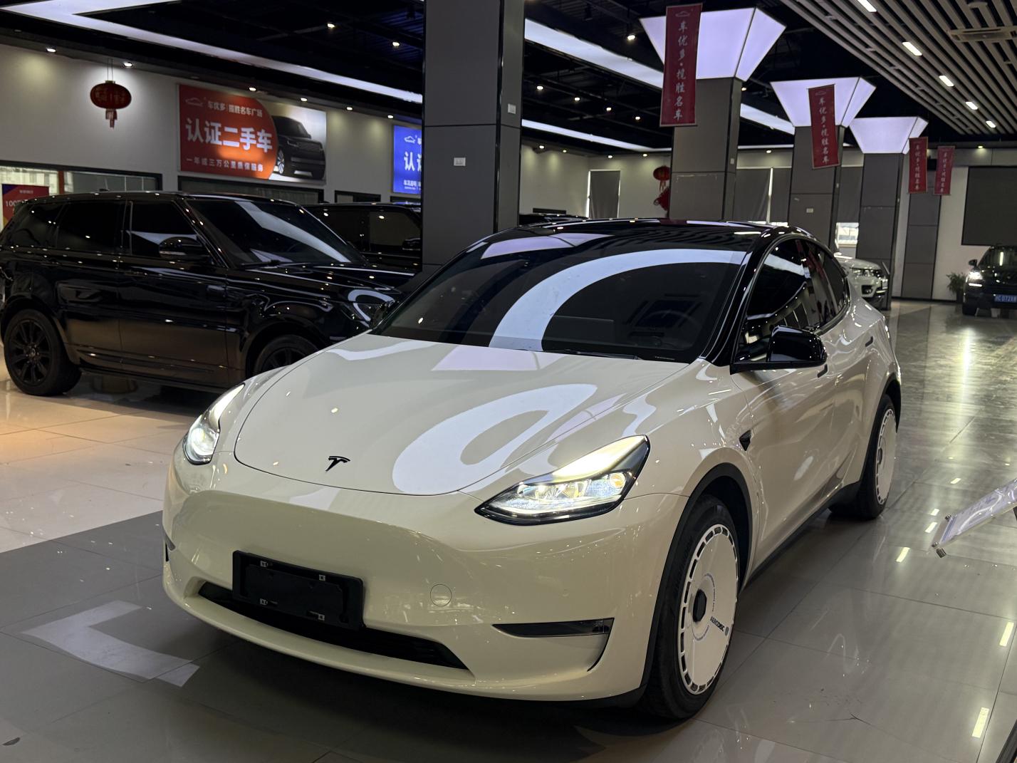 Tesla Model Y 2021 thumb 10