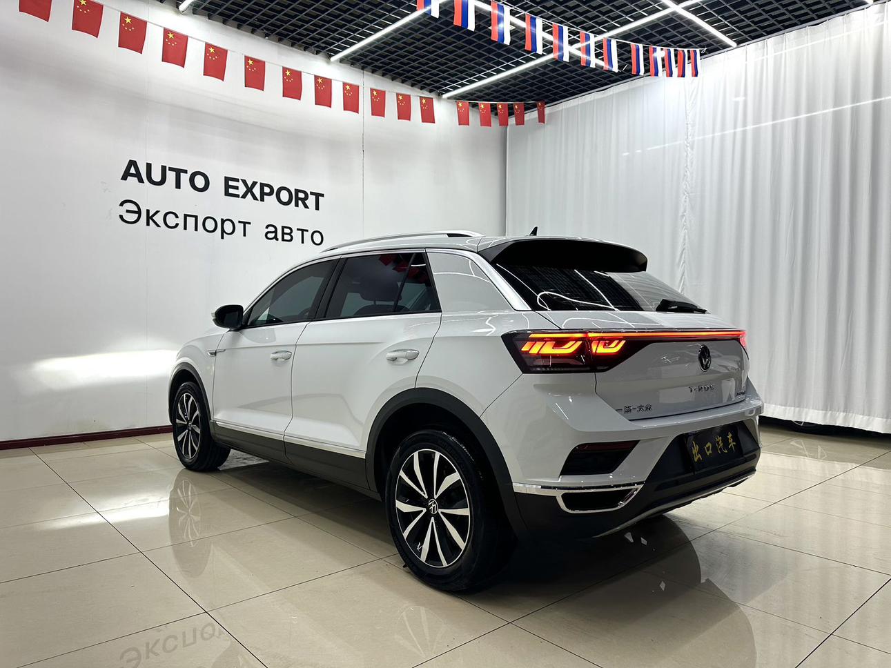 Volkswagen T-Roc 2024 thumb 2