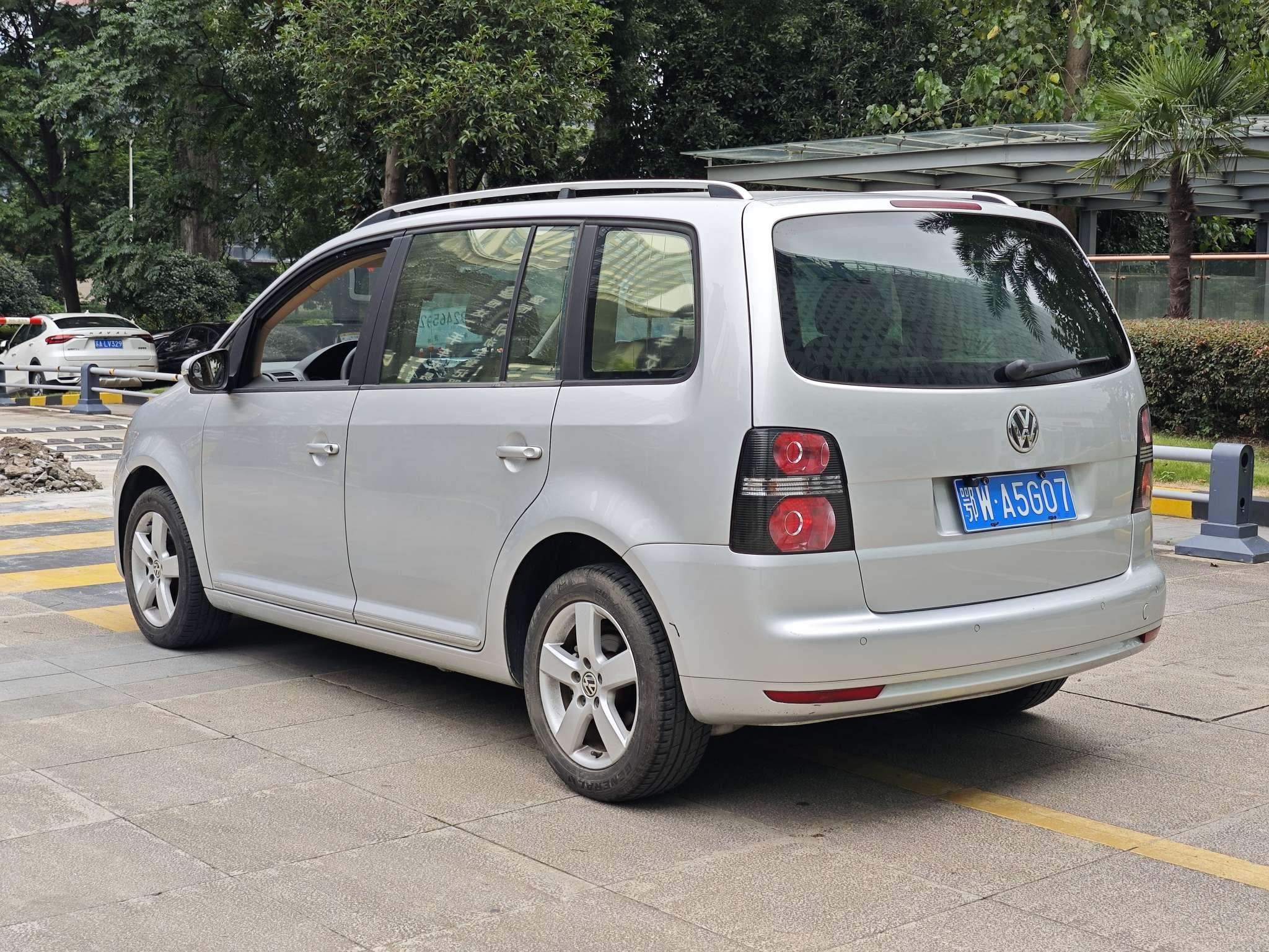 Volkswagen Touran 2013 thumb 2