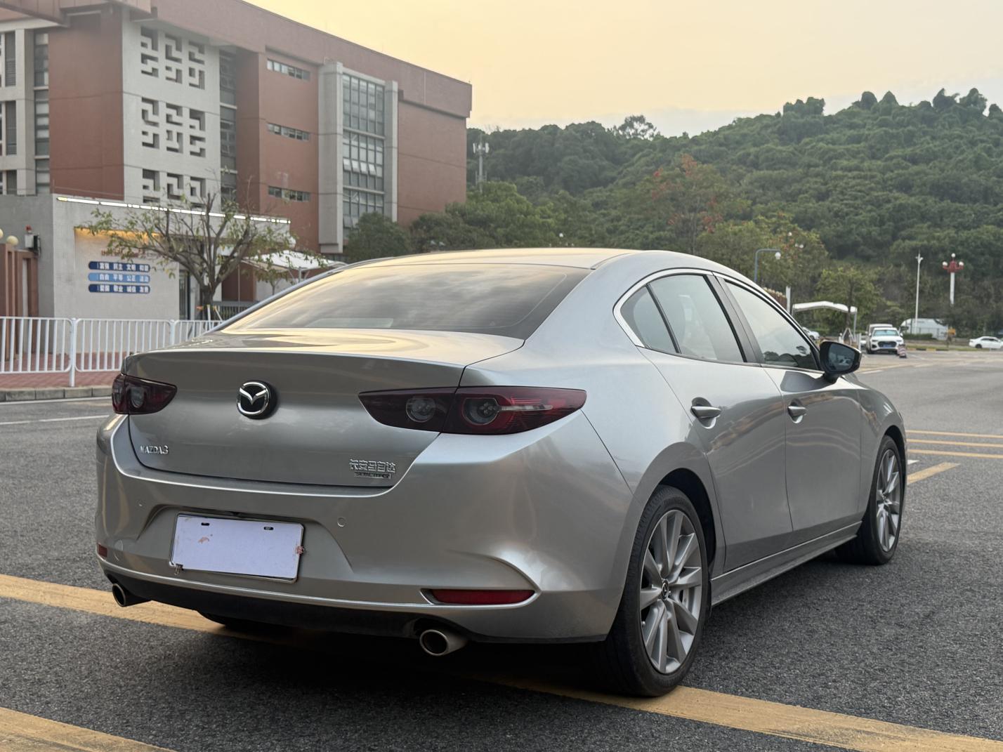 Mazda 3 2021 thumb 4