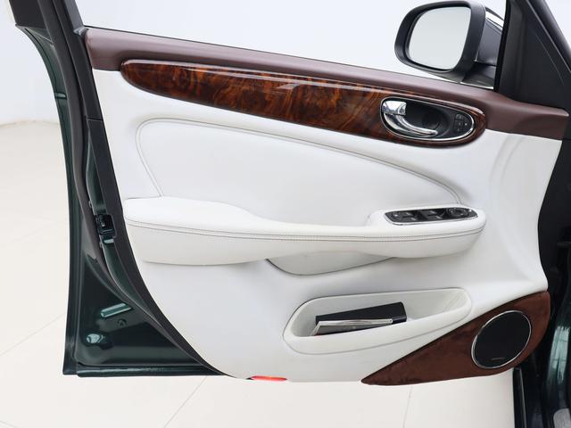 Jaguar XJ 2005 thumb 12