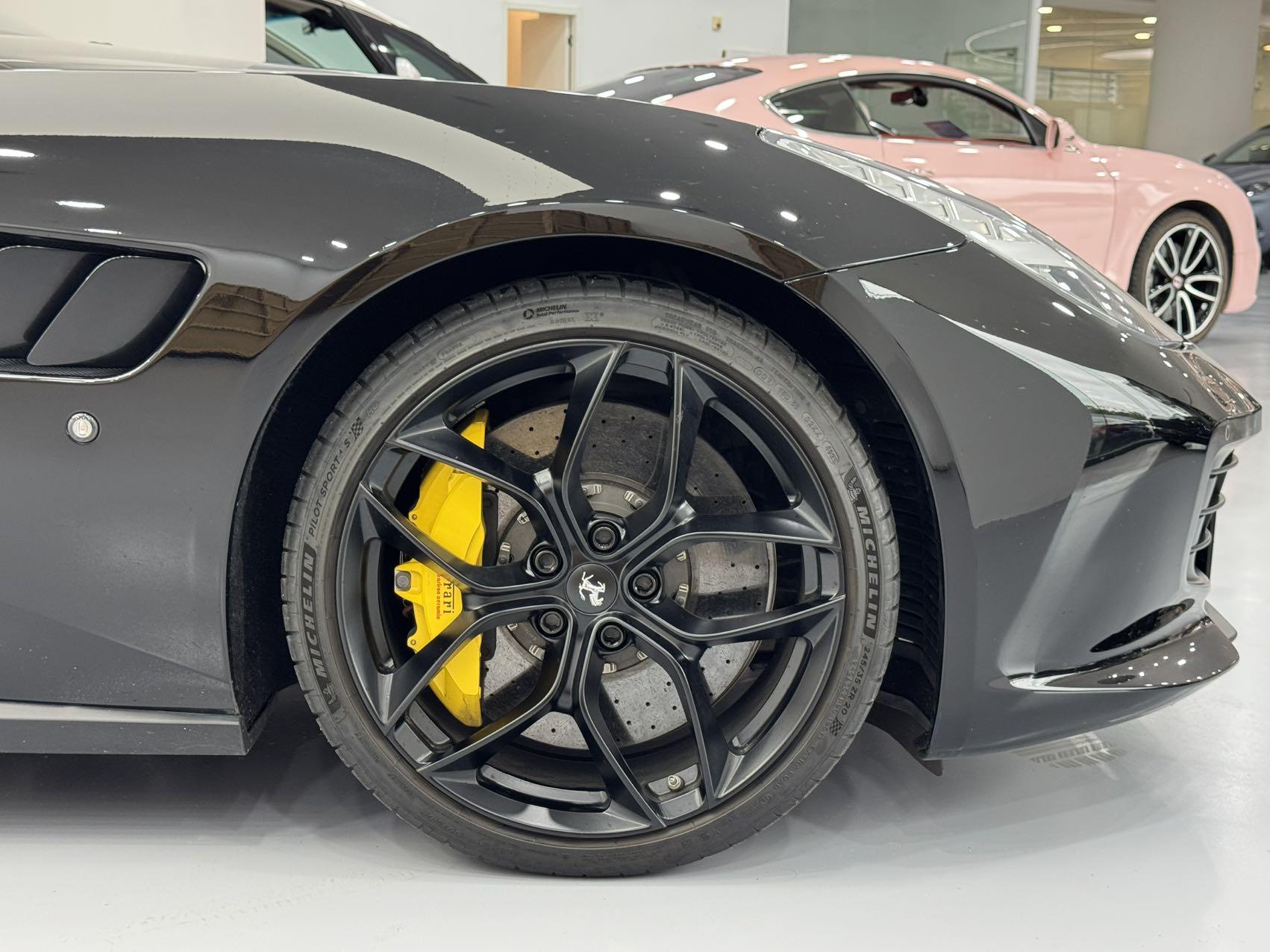 Ferrari GTC4Lusso 2017 thumb 5