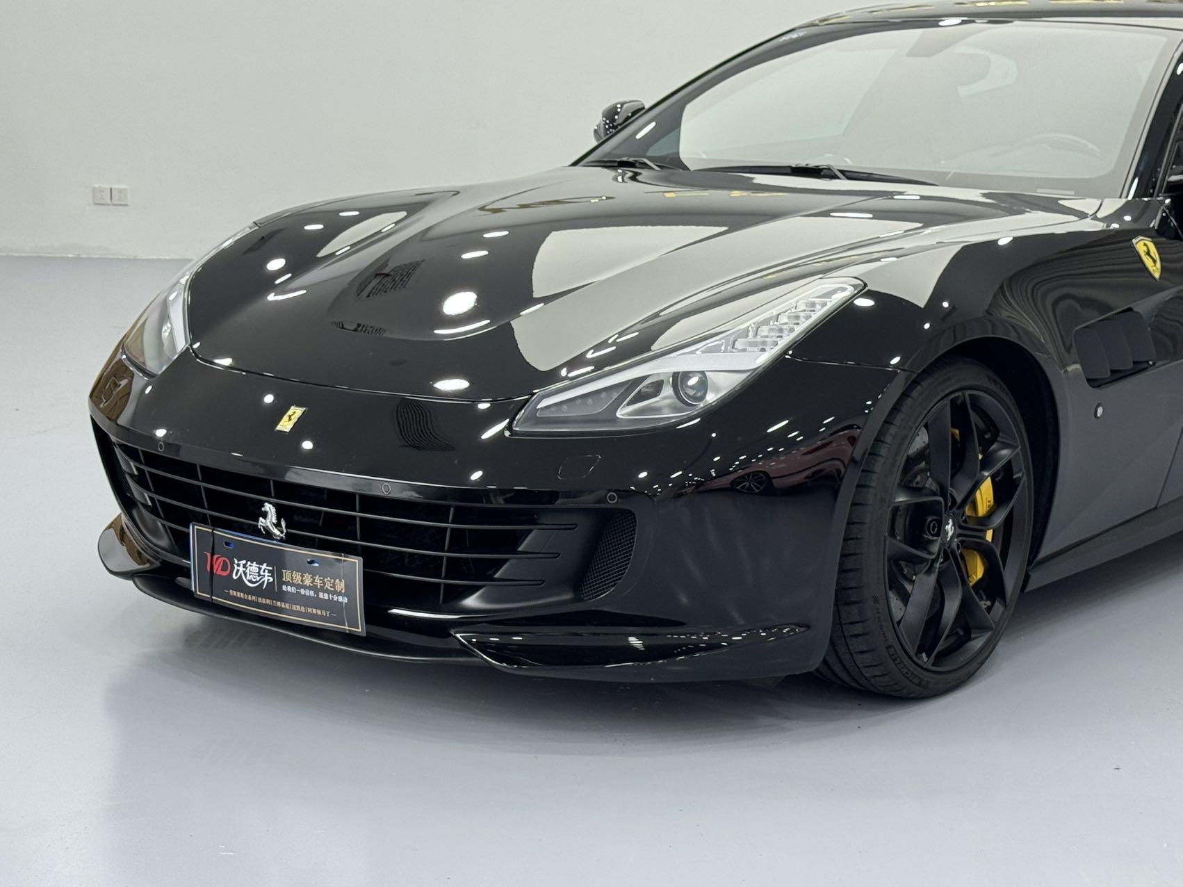 Ferrari GTC4Lusso 2017 thumb 6