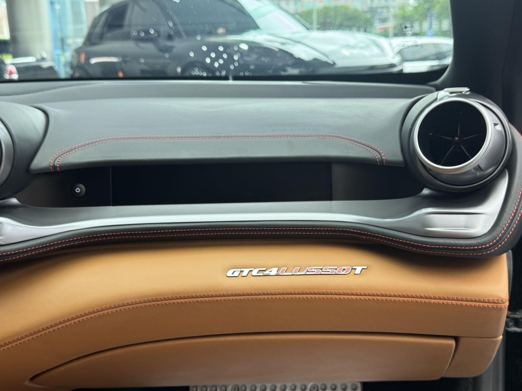 Ferrari GTC4Lusso 2017 thumb 8