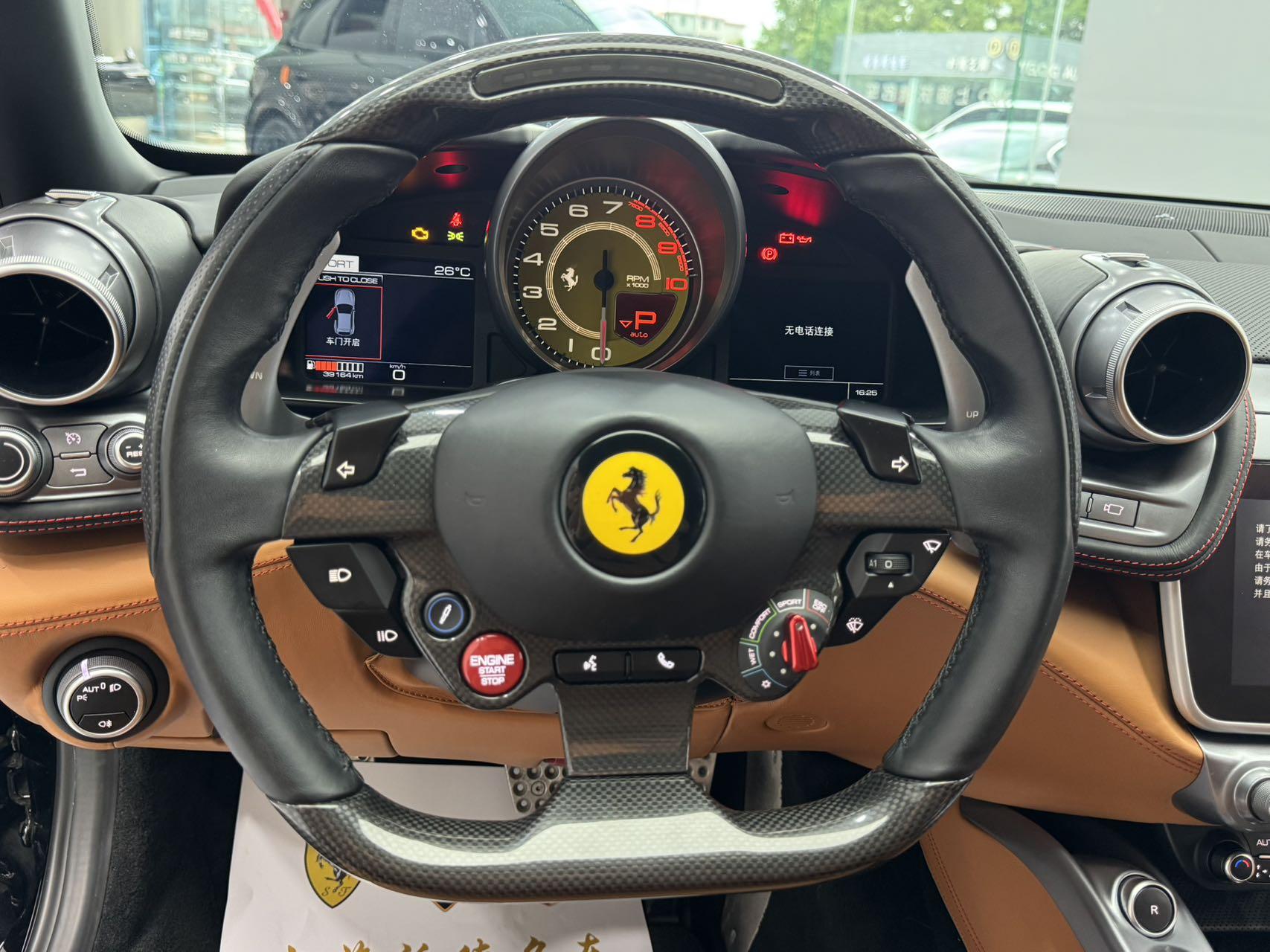 Ferrari GTC4Lusso 2017 thumb 10