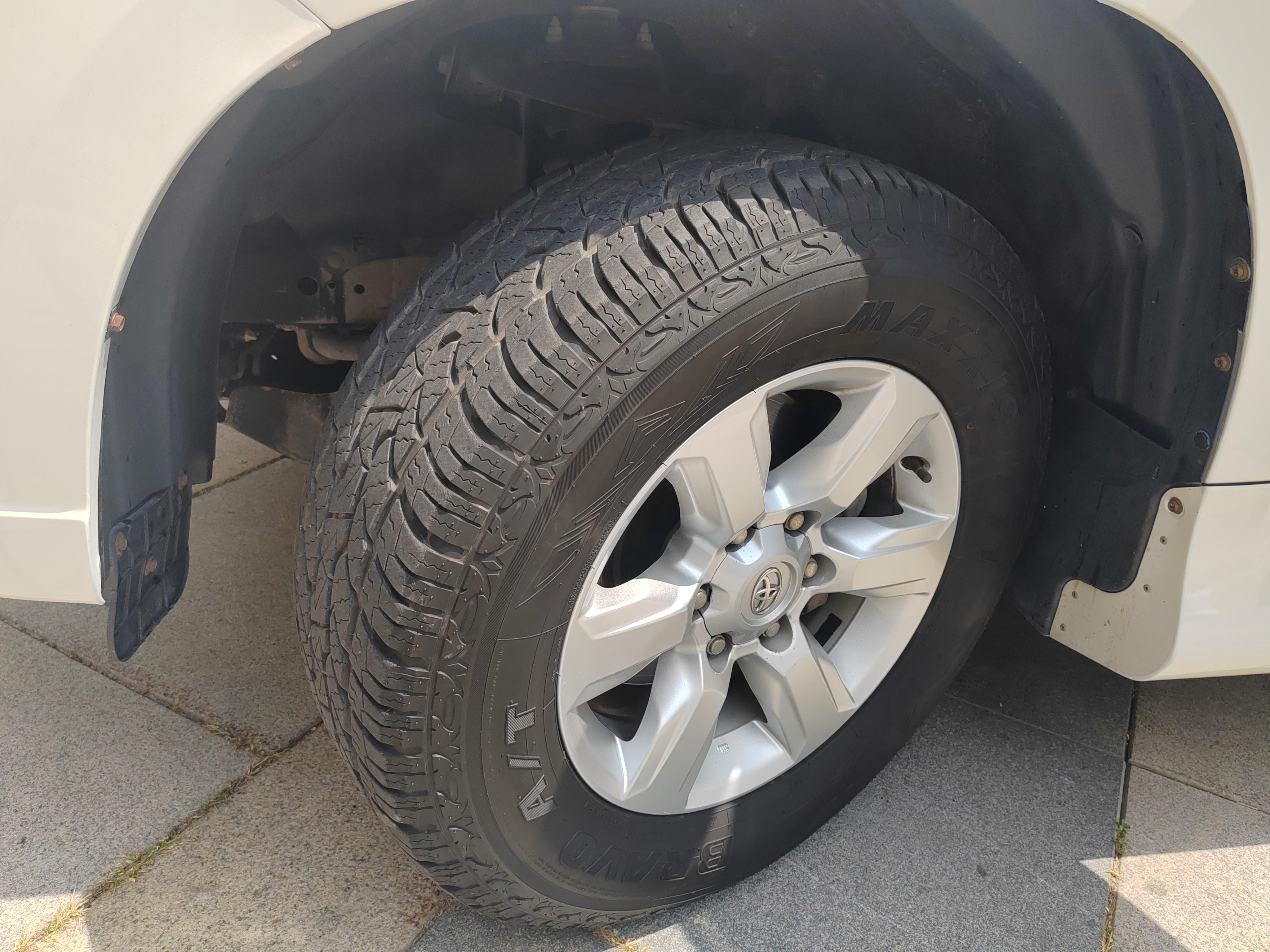 Toyota Land Cruiser Prado 2014 thumb 8