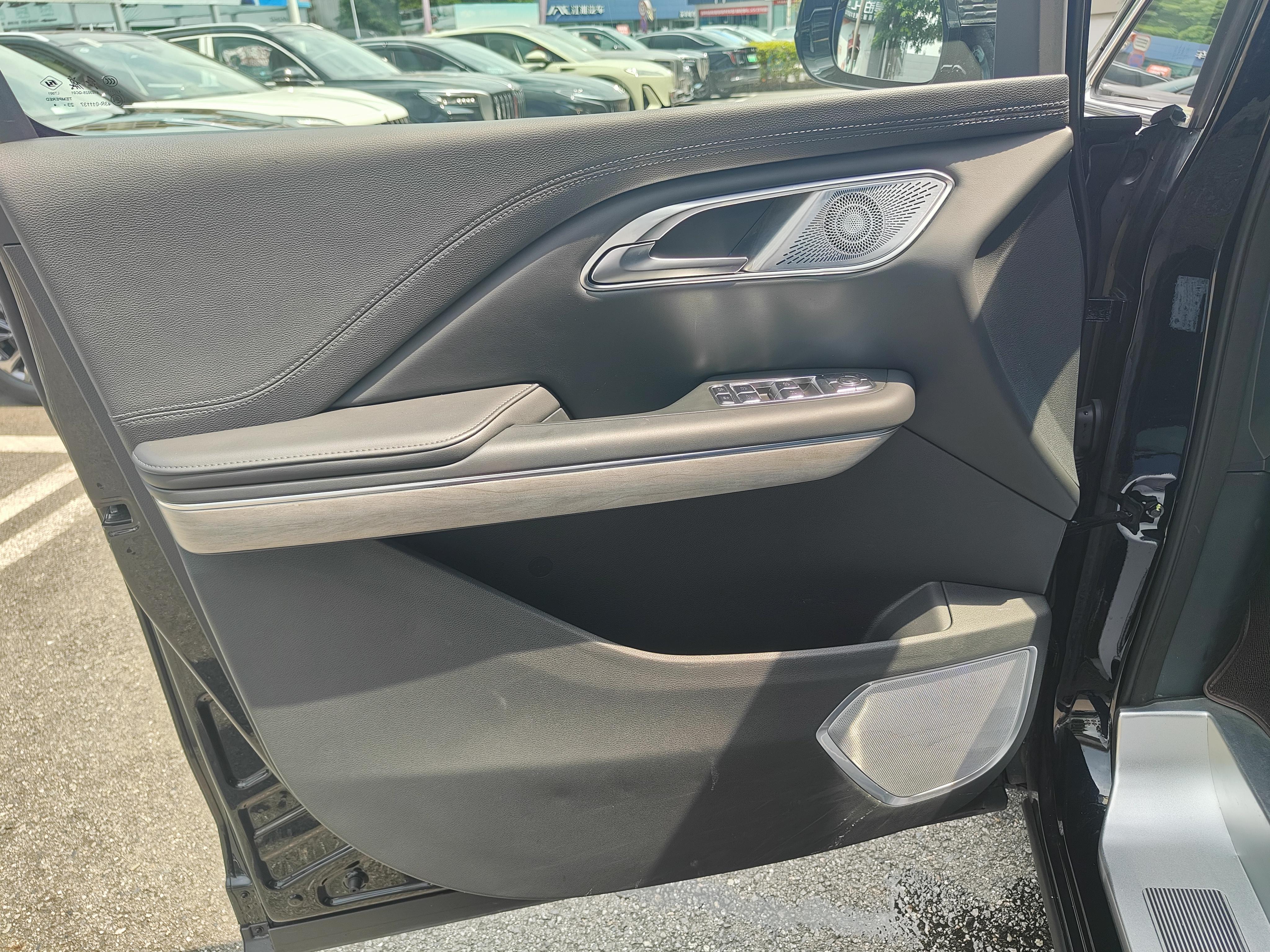 Hongqi HQ9 PHEV 2024 thumb 8