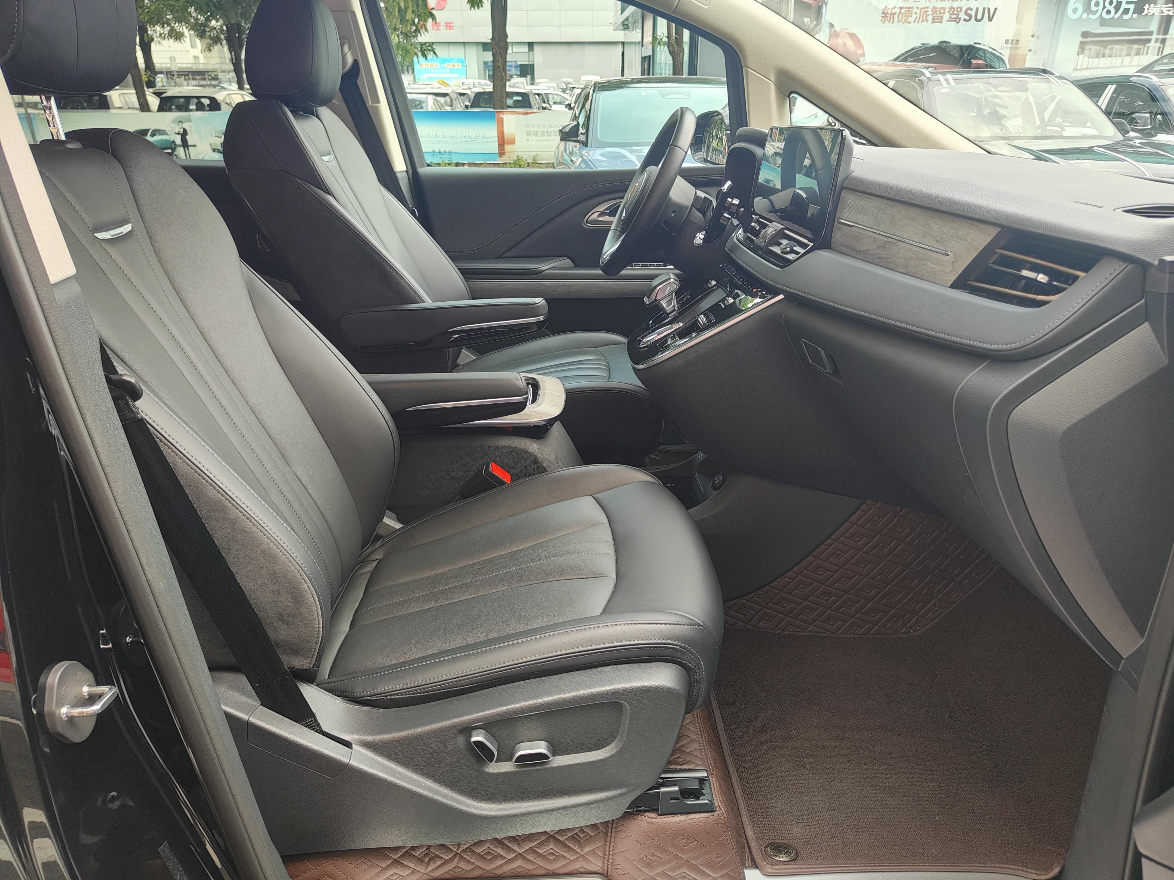Hongqi HQ9 PHEV 2024 thumb 11