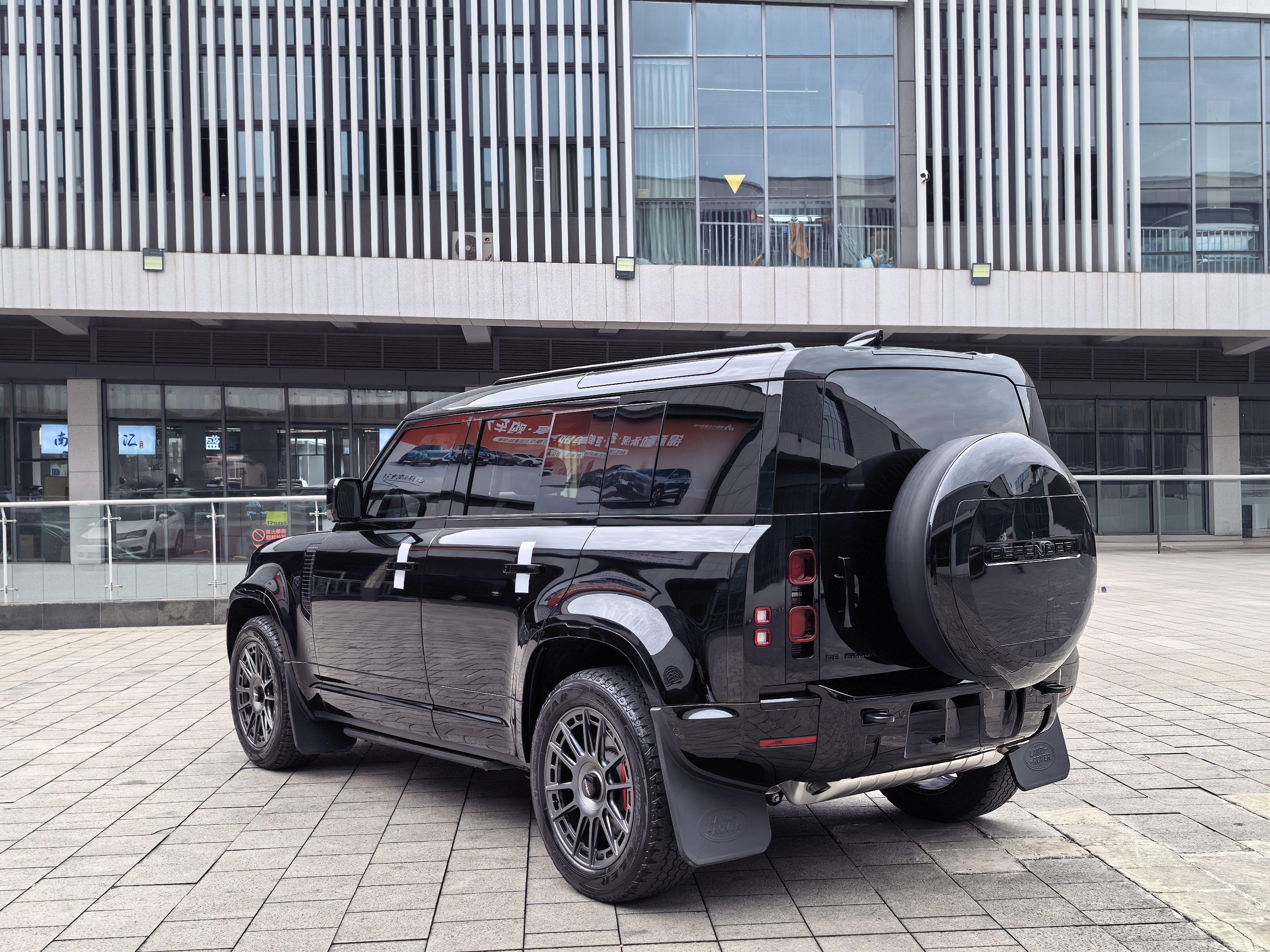 Land Rover Defender 2025 thumb 2
