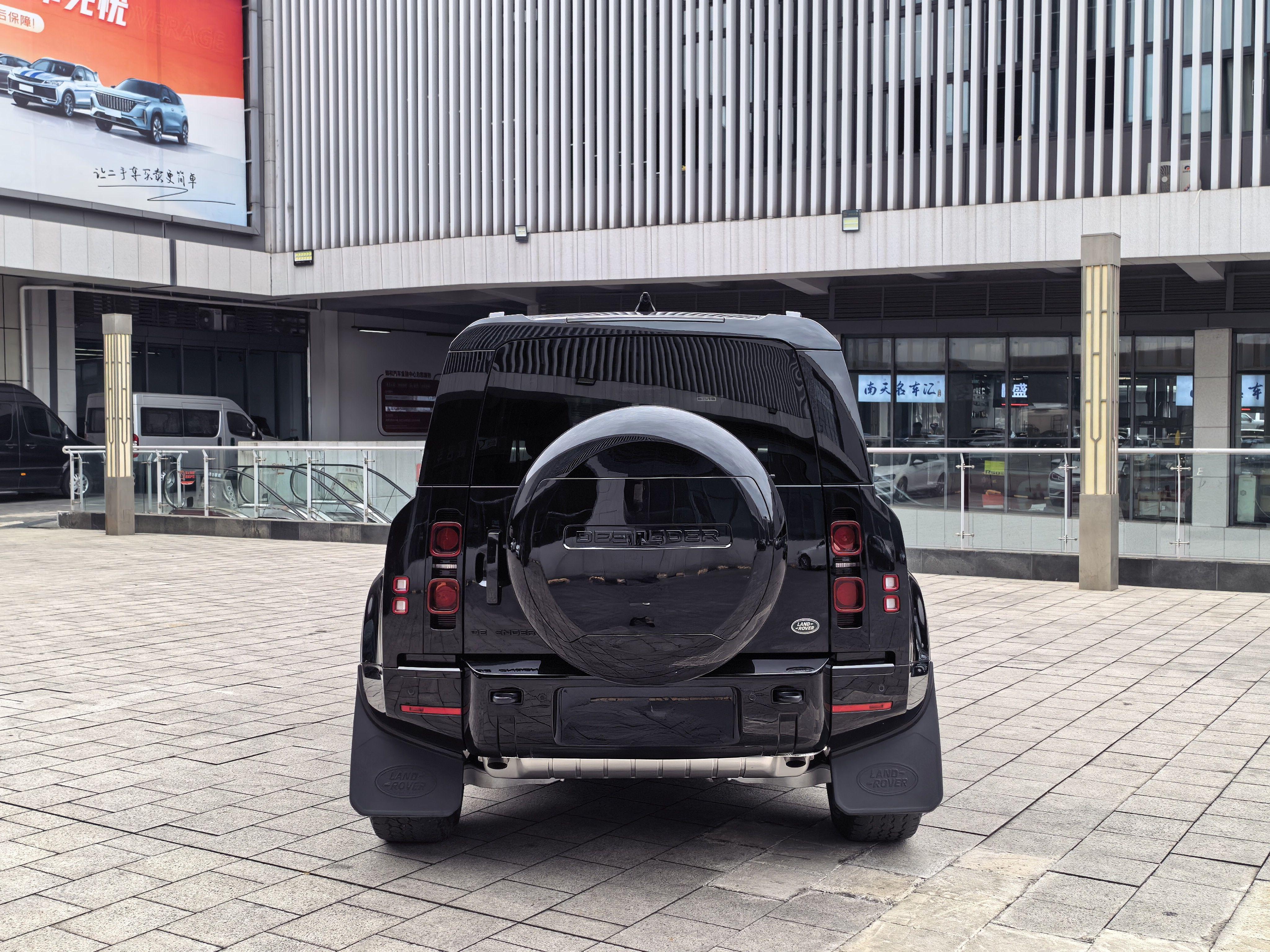 Land Rover Defender 2025 thumb 3