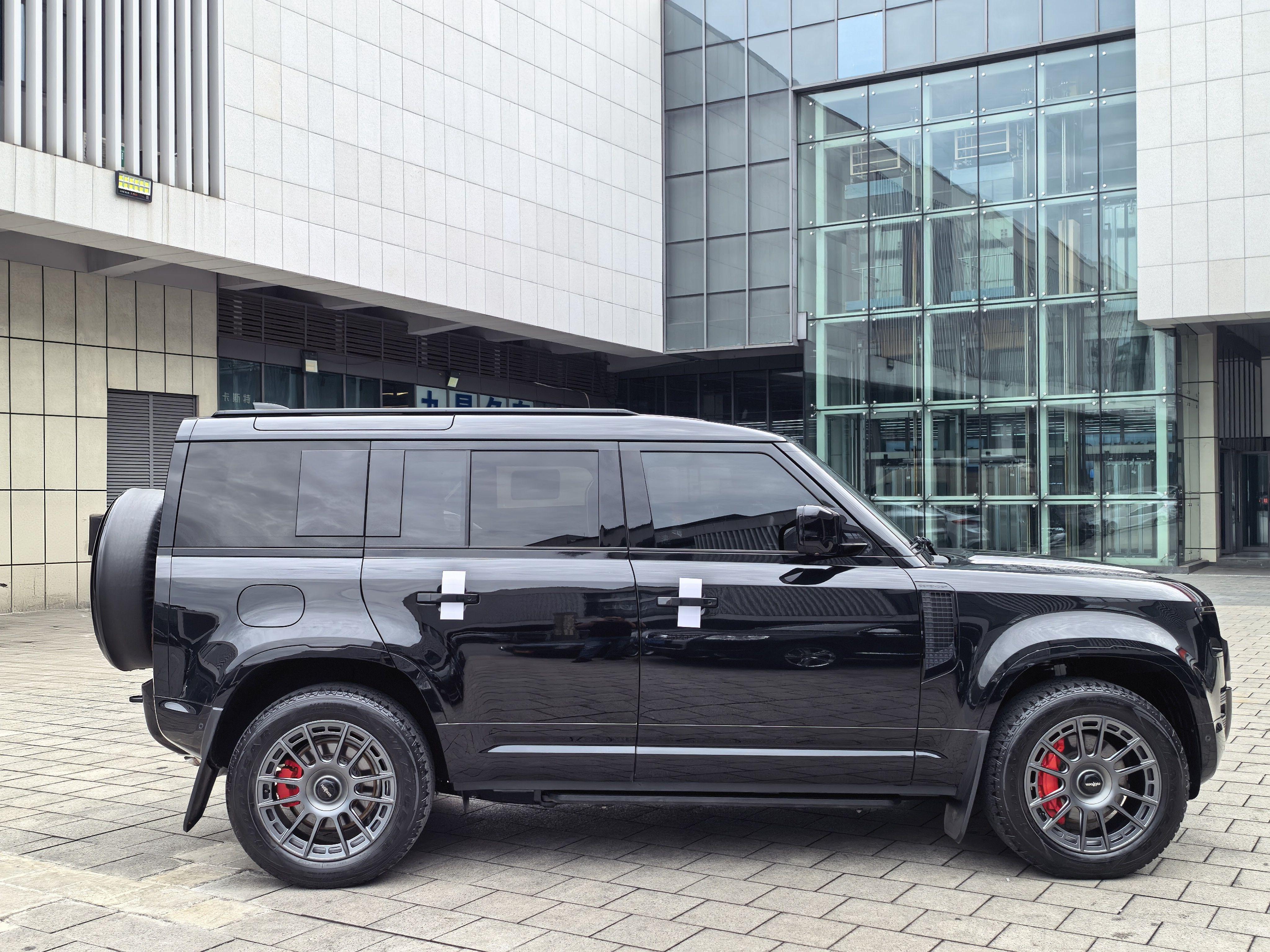 Land Rover Defender 2025 thumb 5
