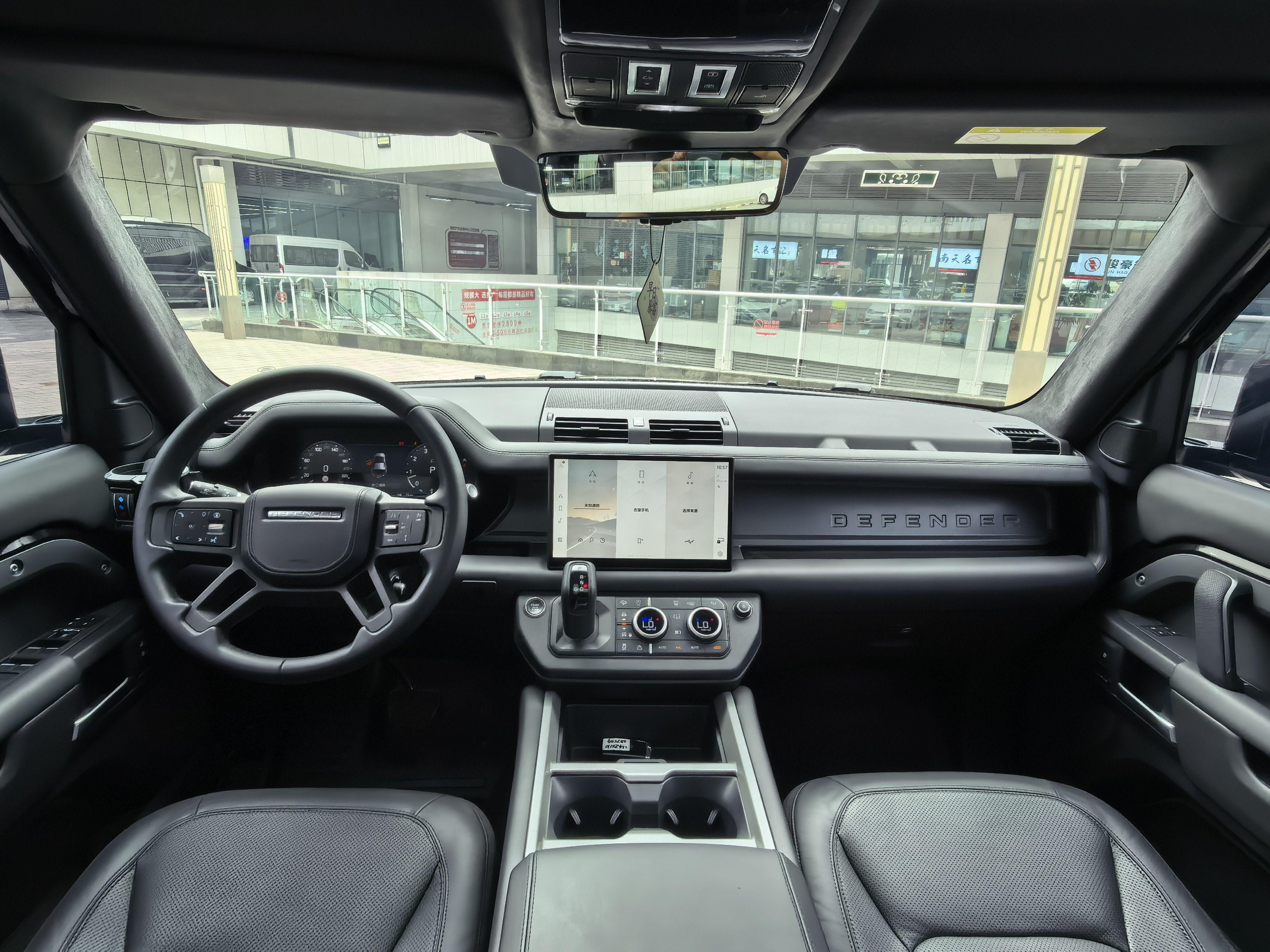 Land Rover Defender 2025 thumb 6