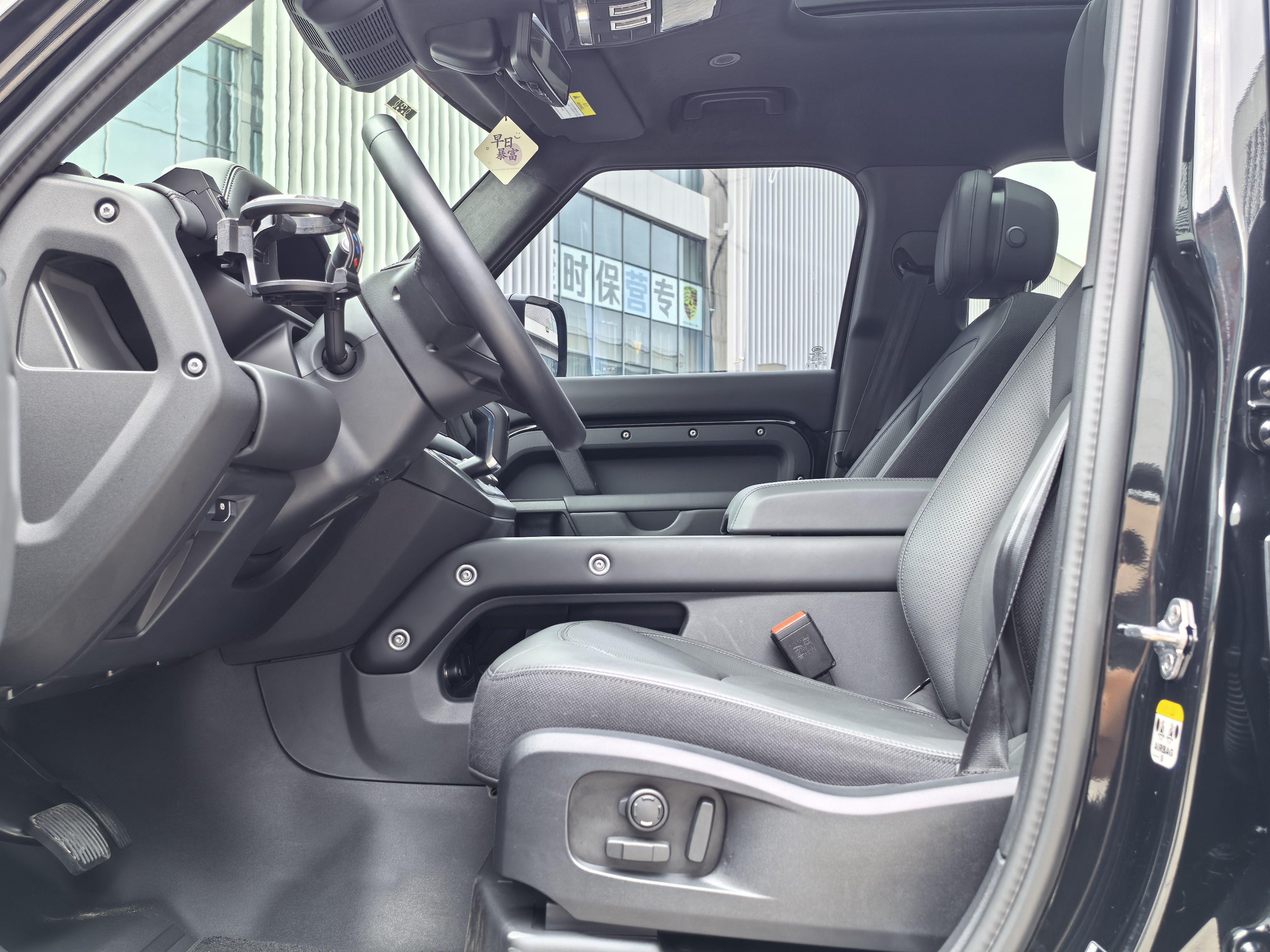 Land Rover Defender 2025 thumb 8