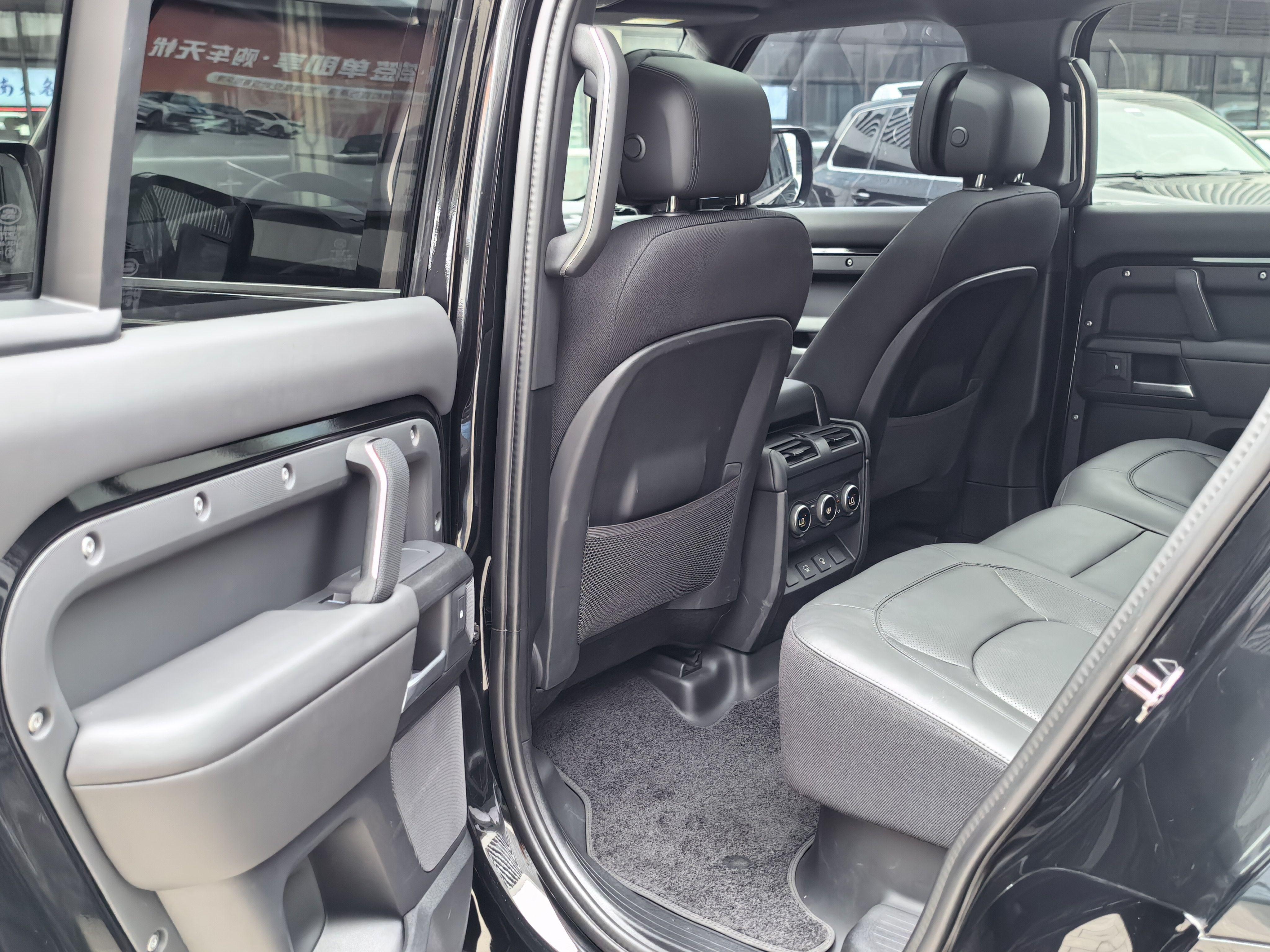 Land Rover Defender 2025 thumb 9