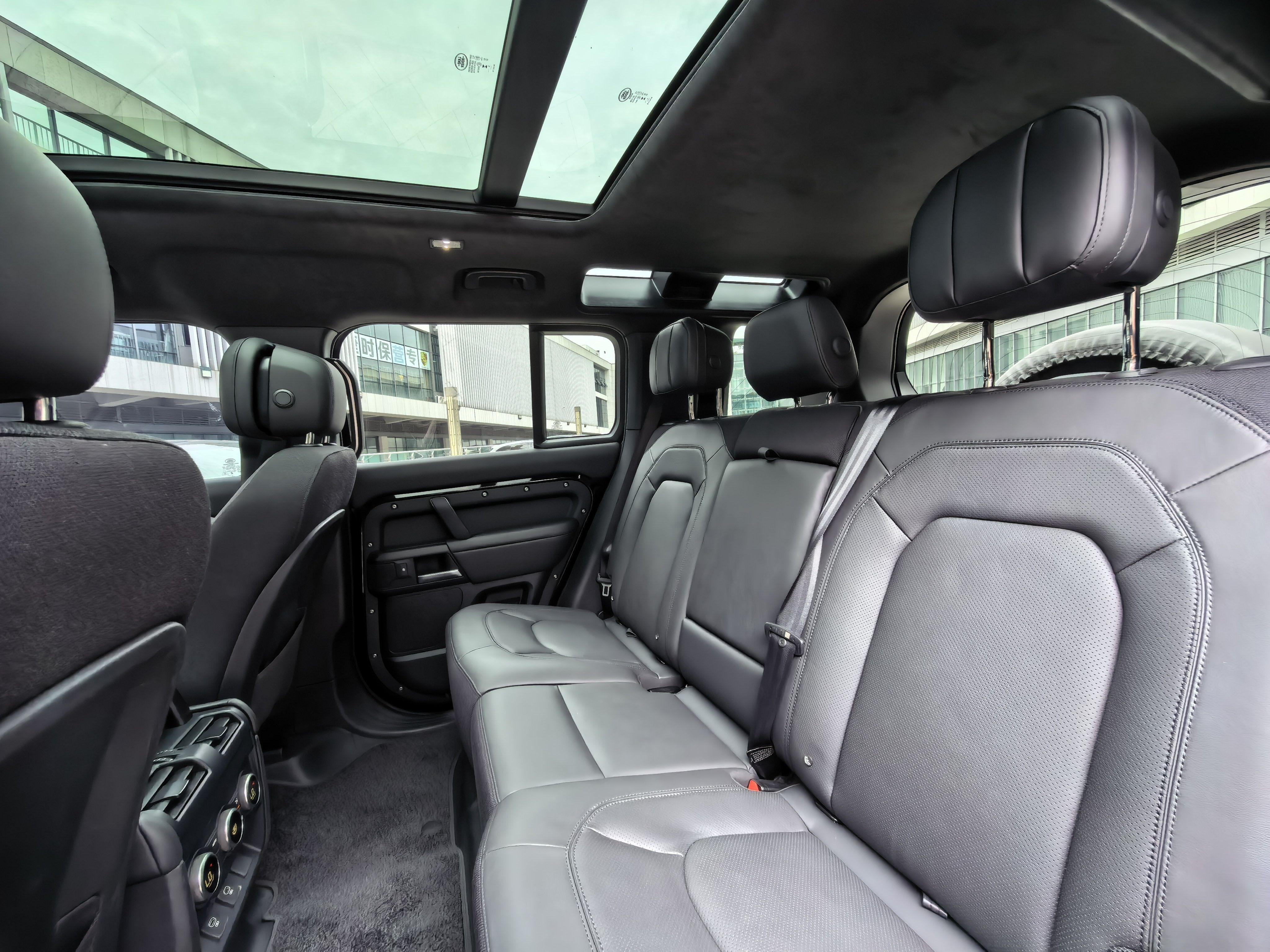 Land Rover Defender 2025 thumb 10