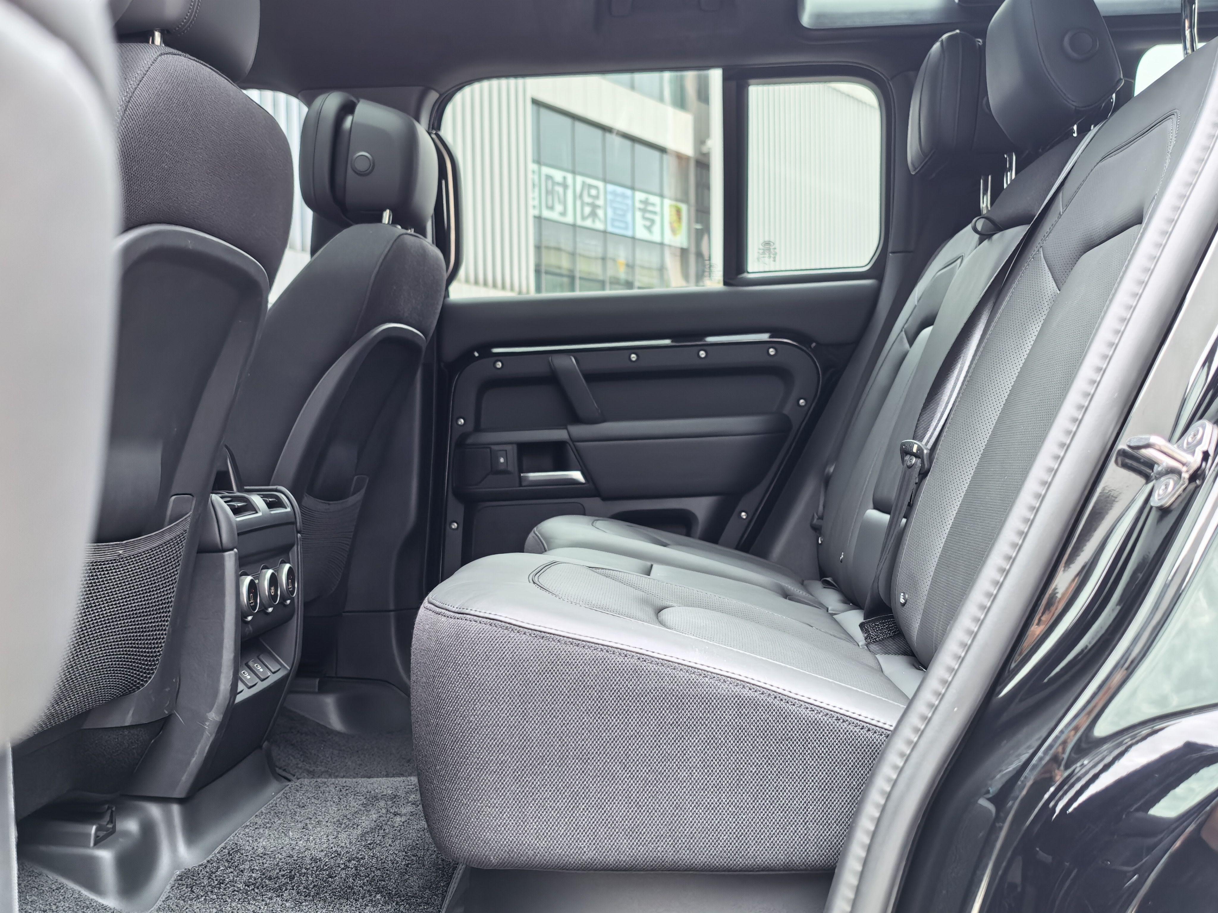 Land Rover Defender 2025 thumb 12