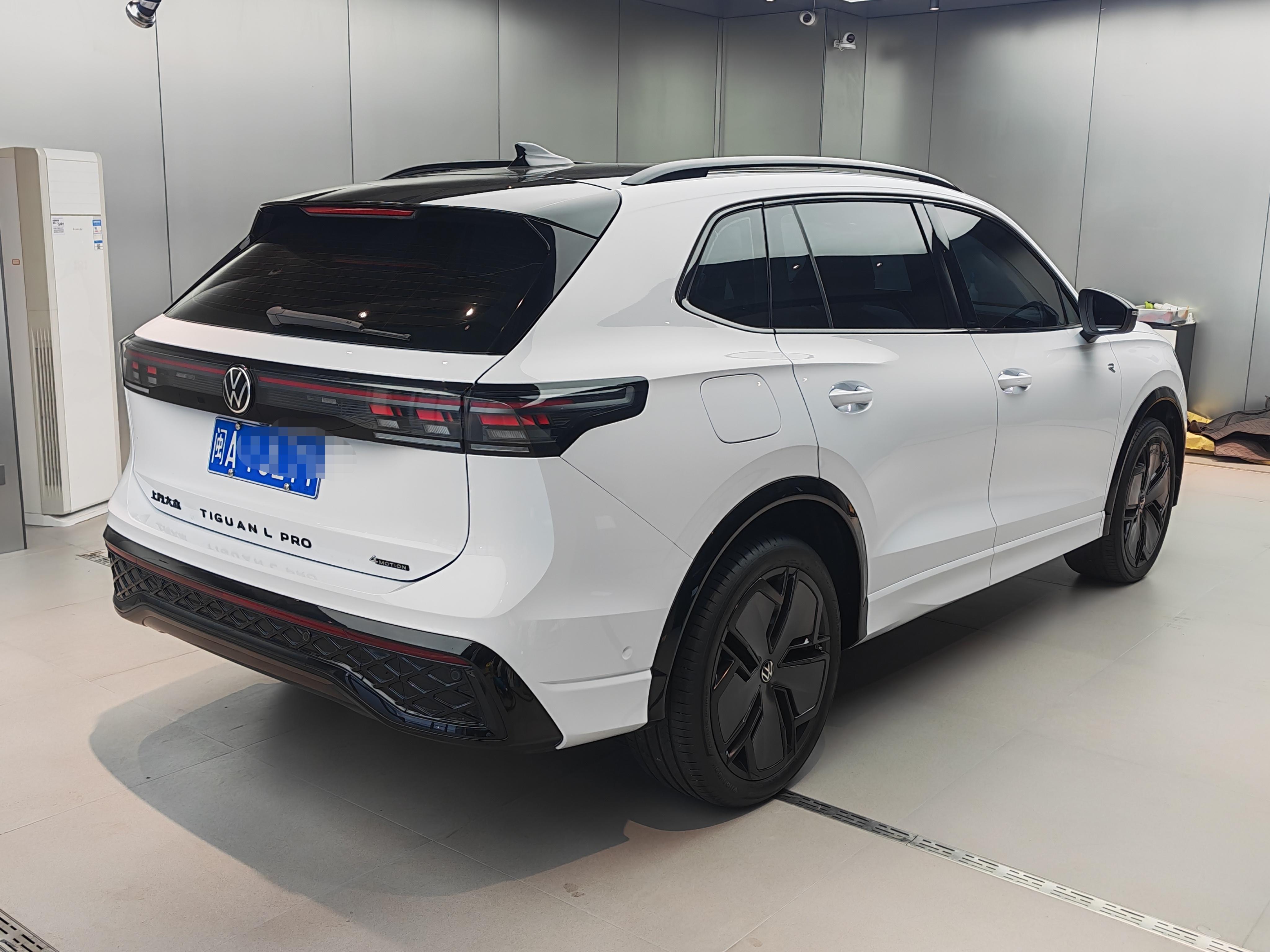 Volkswagen Tiguan 2024 thumb 3