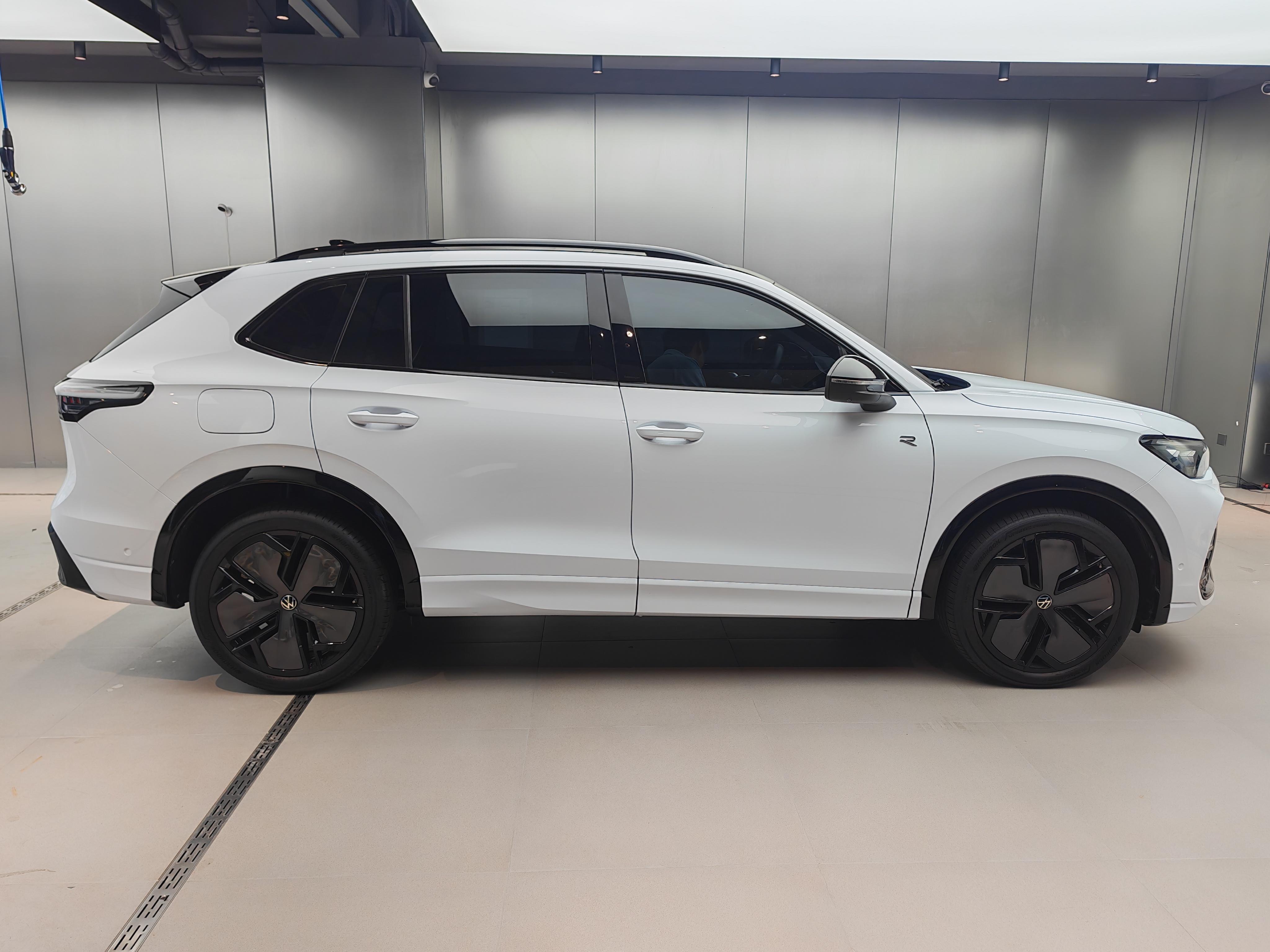 Volkswagen Tiguan 2024 thumb 4