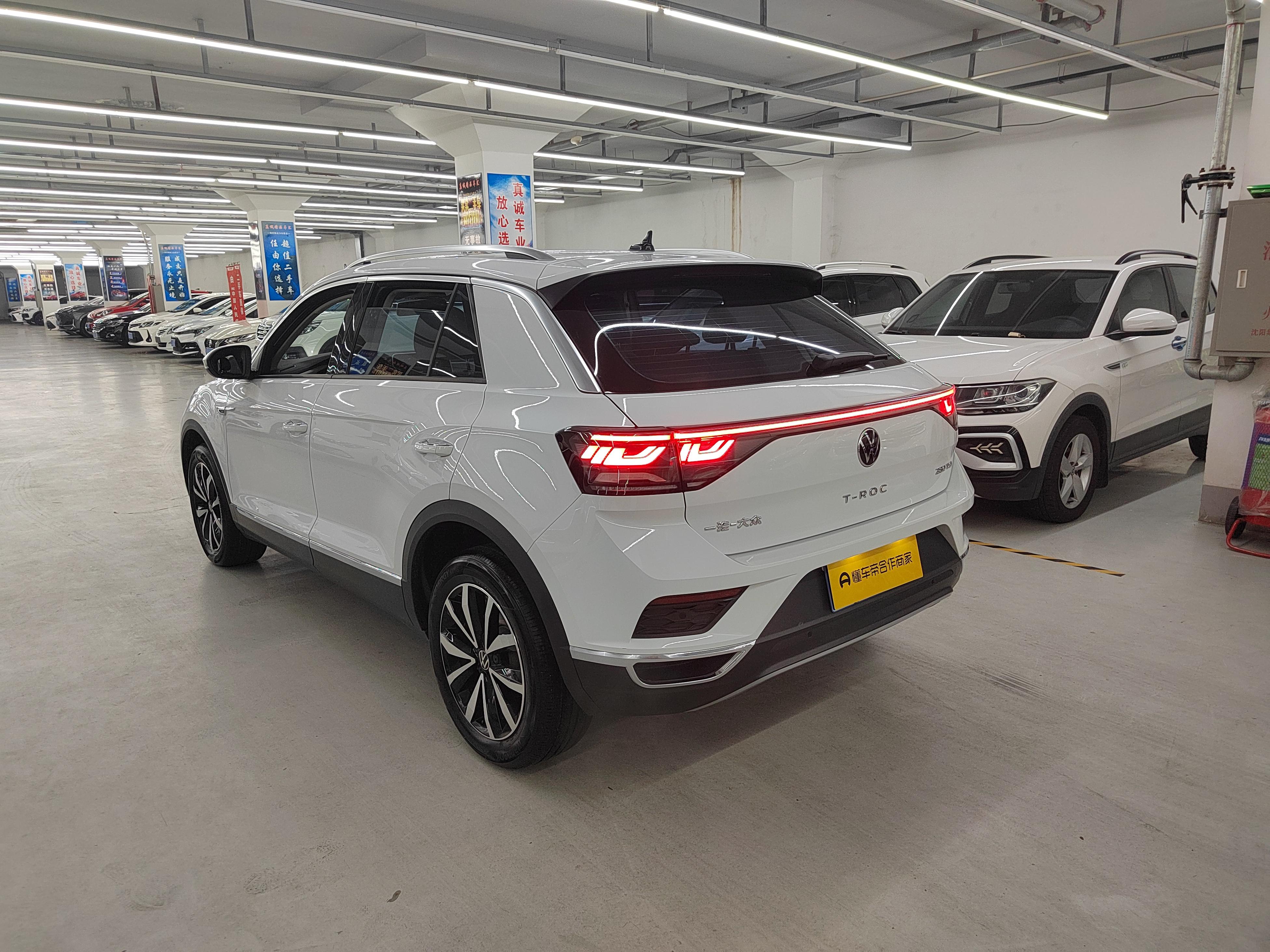 Volkswagen T-Roc 2023 thumb 2