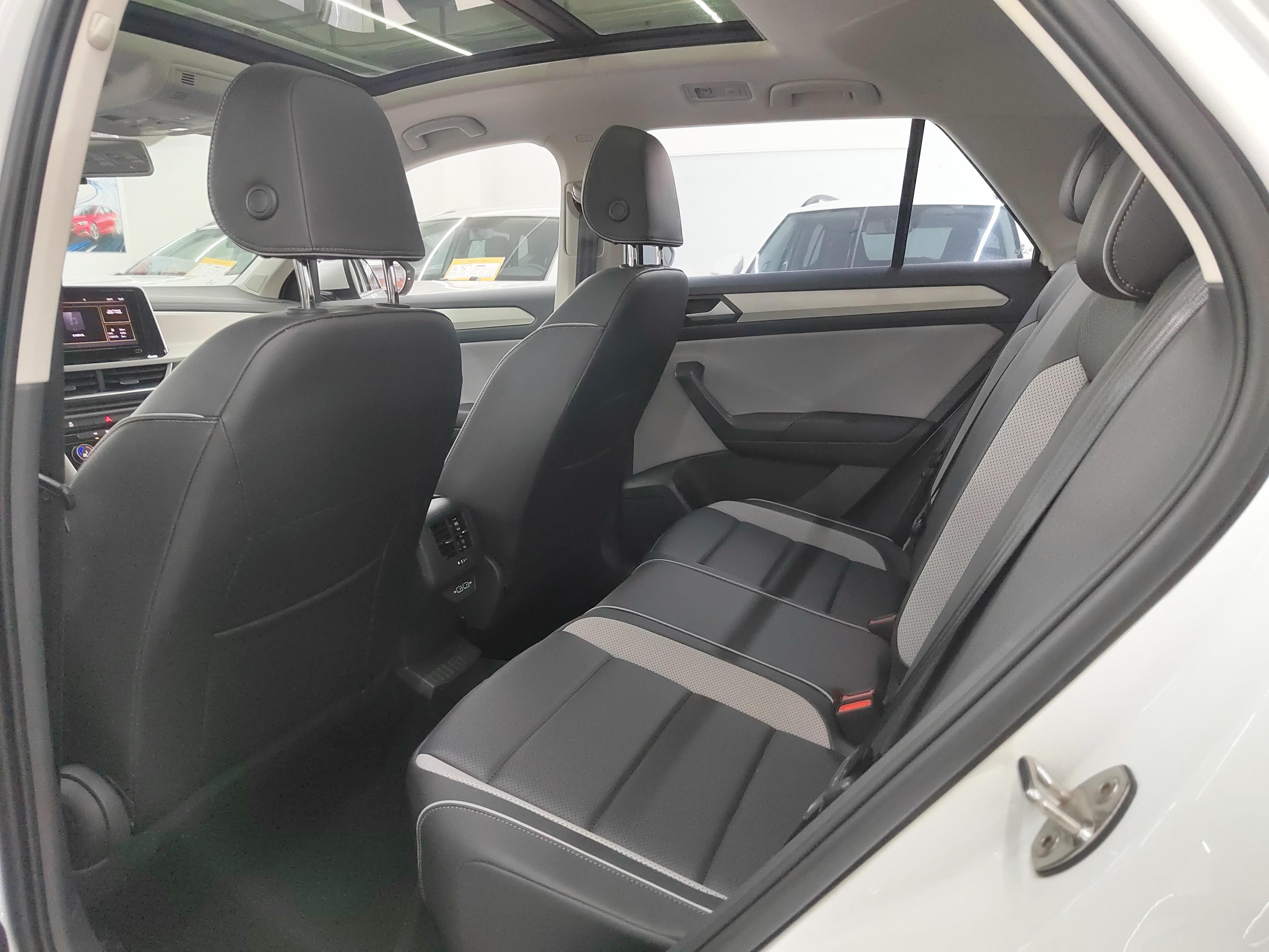 Volkswagen T-Roc 2023 thumb 11