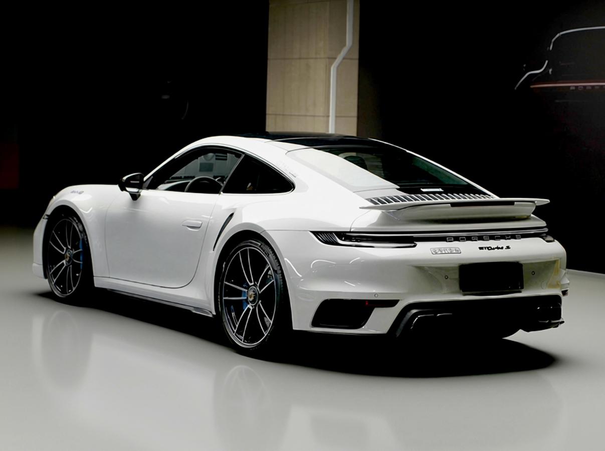 Porsche 911 2020 thumb 2
