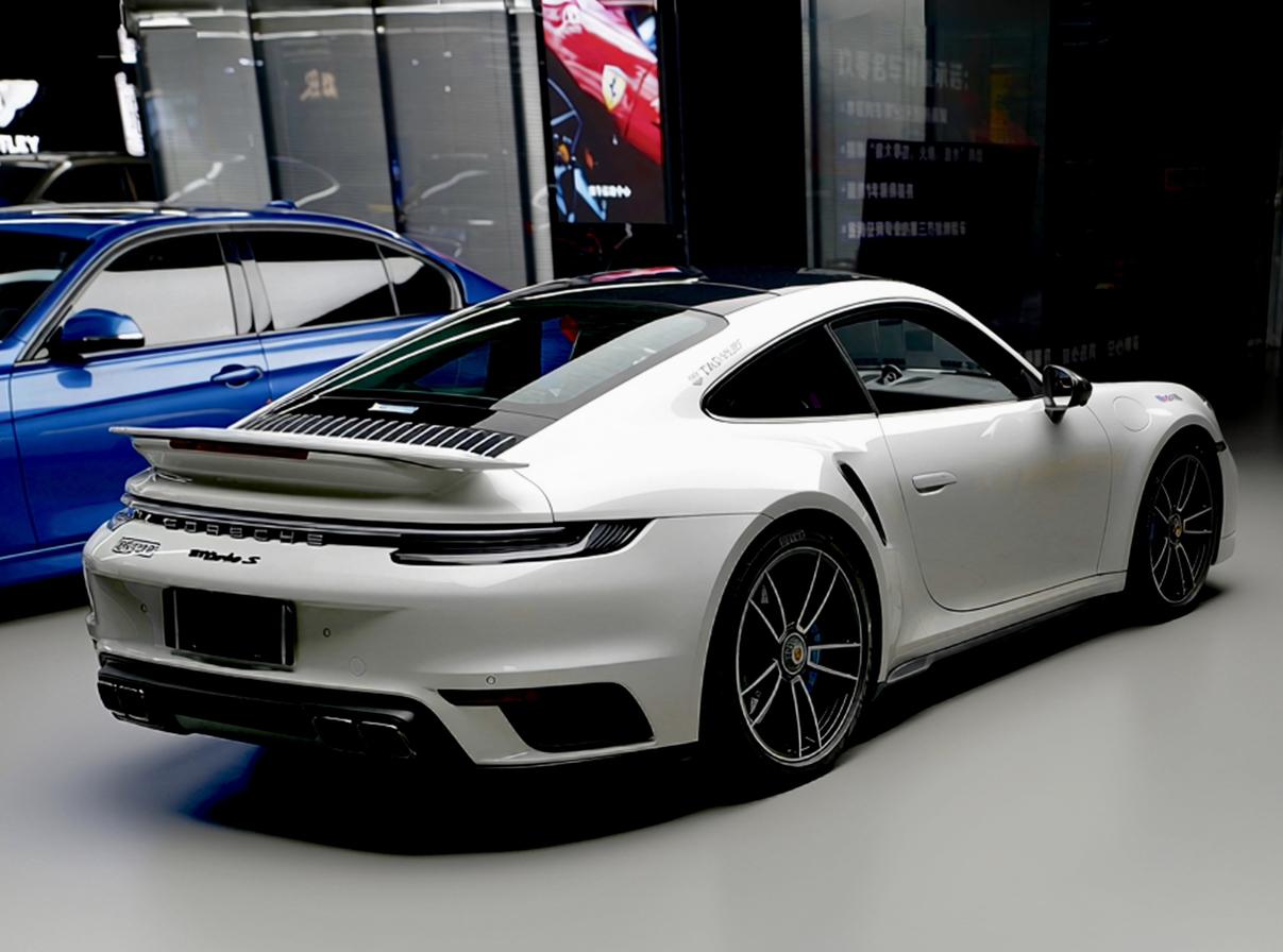 Porsche 911 2020 thumb 4