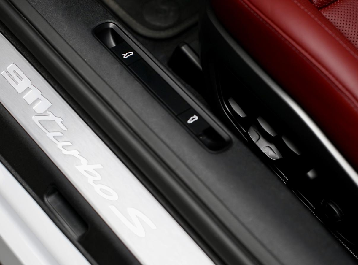 Porsche 911 2020 thumb 6