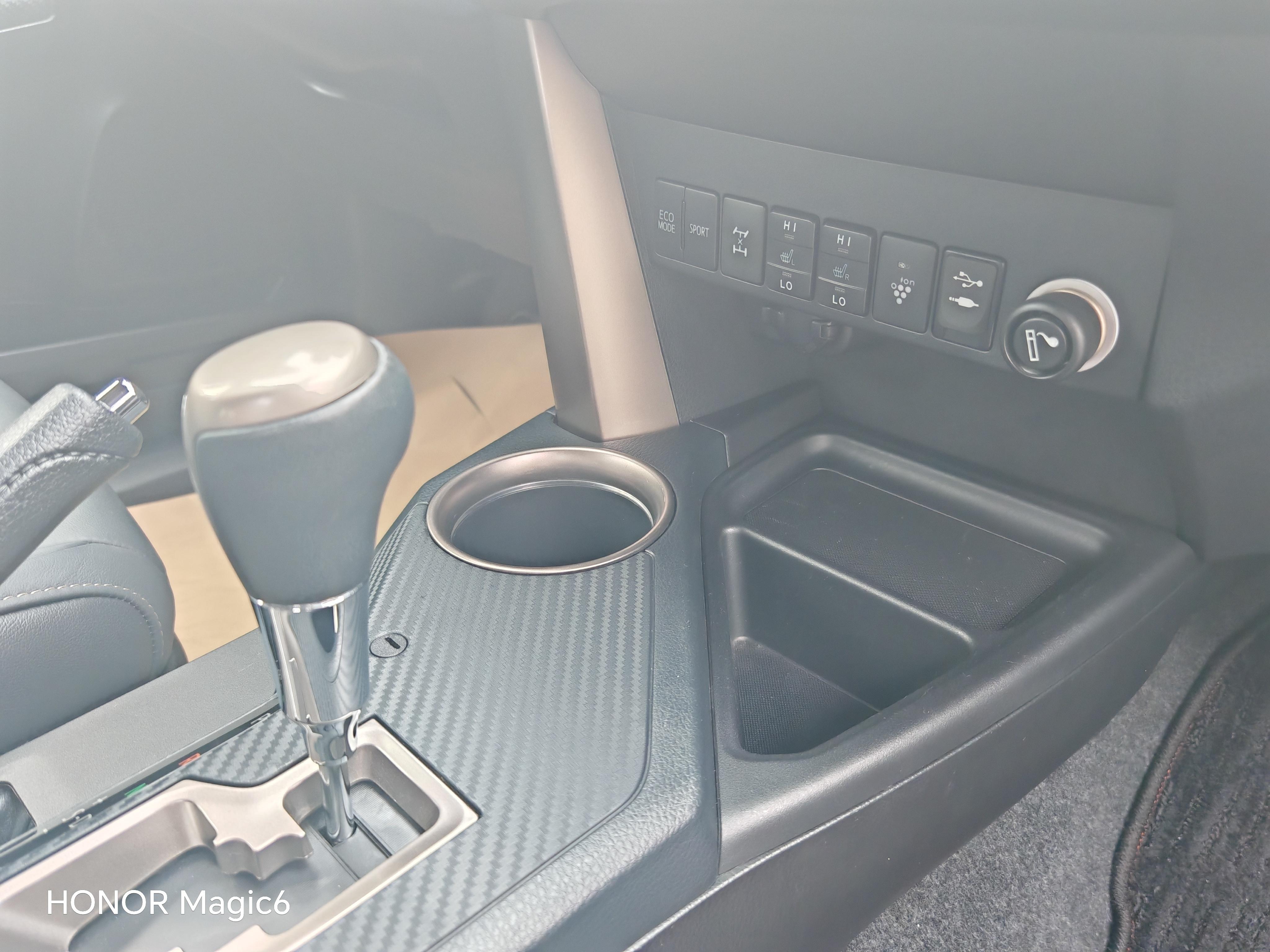 Toyota RAV4 2015 thumb 9