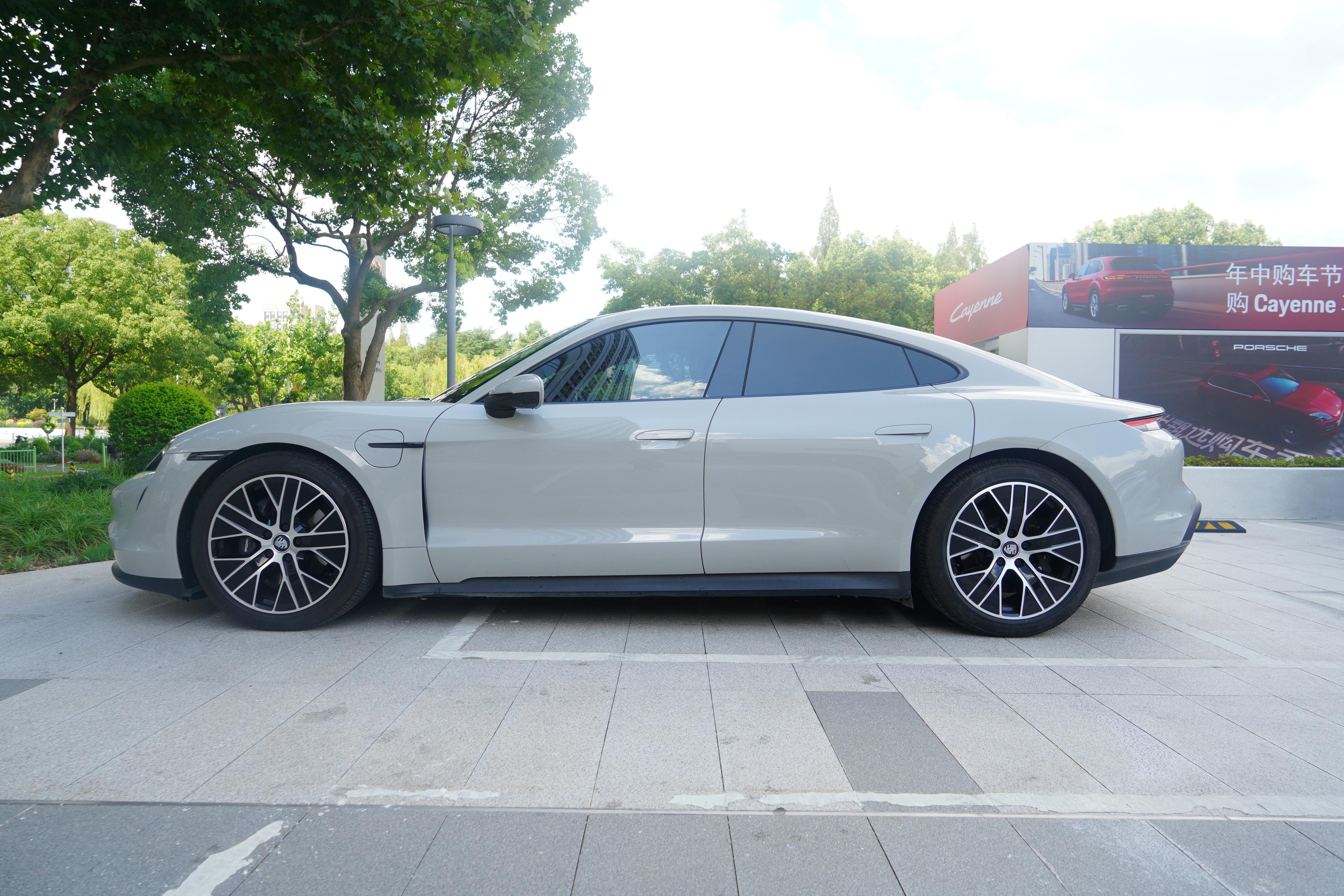 Porsche Taycan 2022 thumb 2