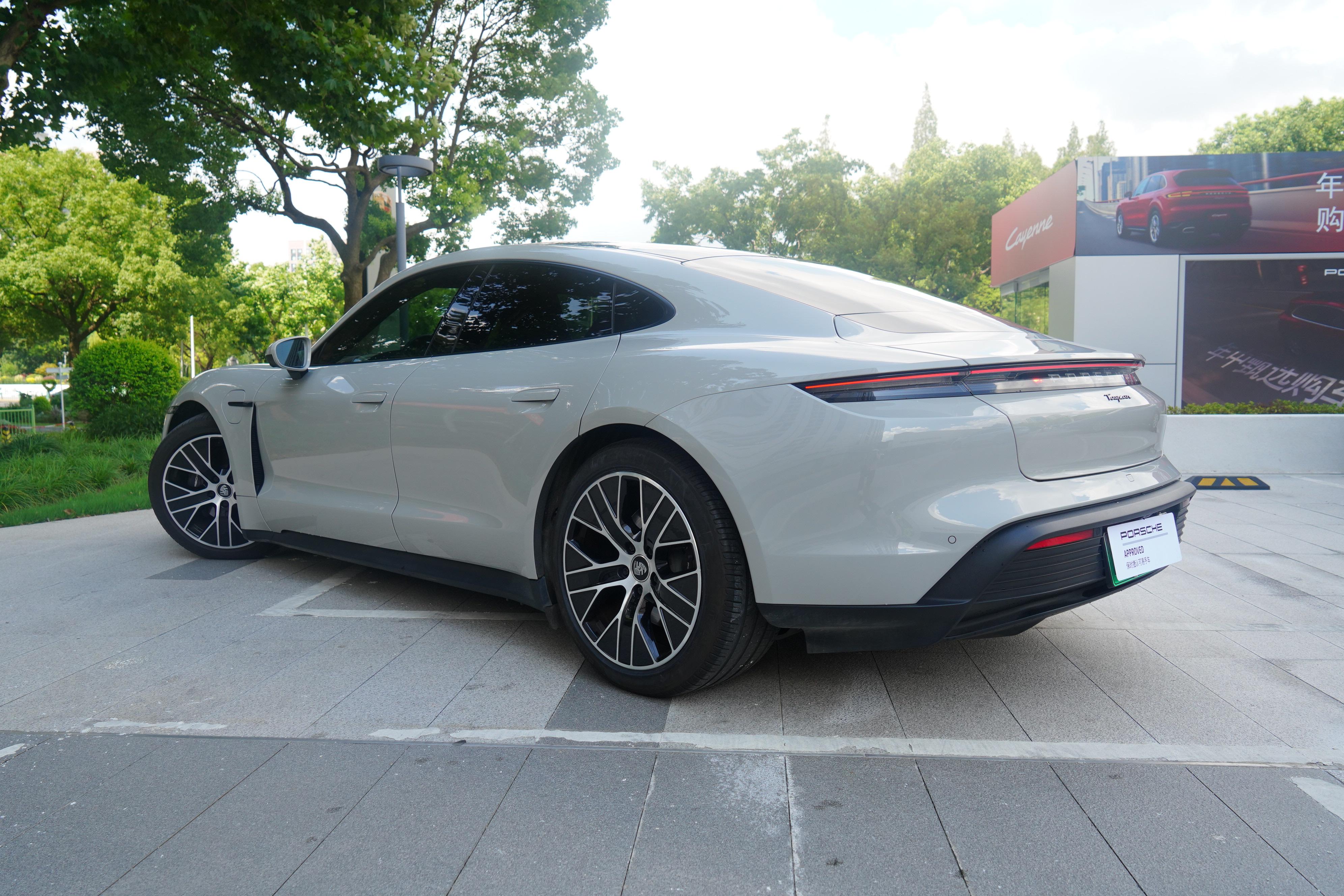 Porsche Taycan 2022 thumb 3