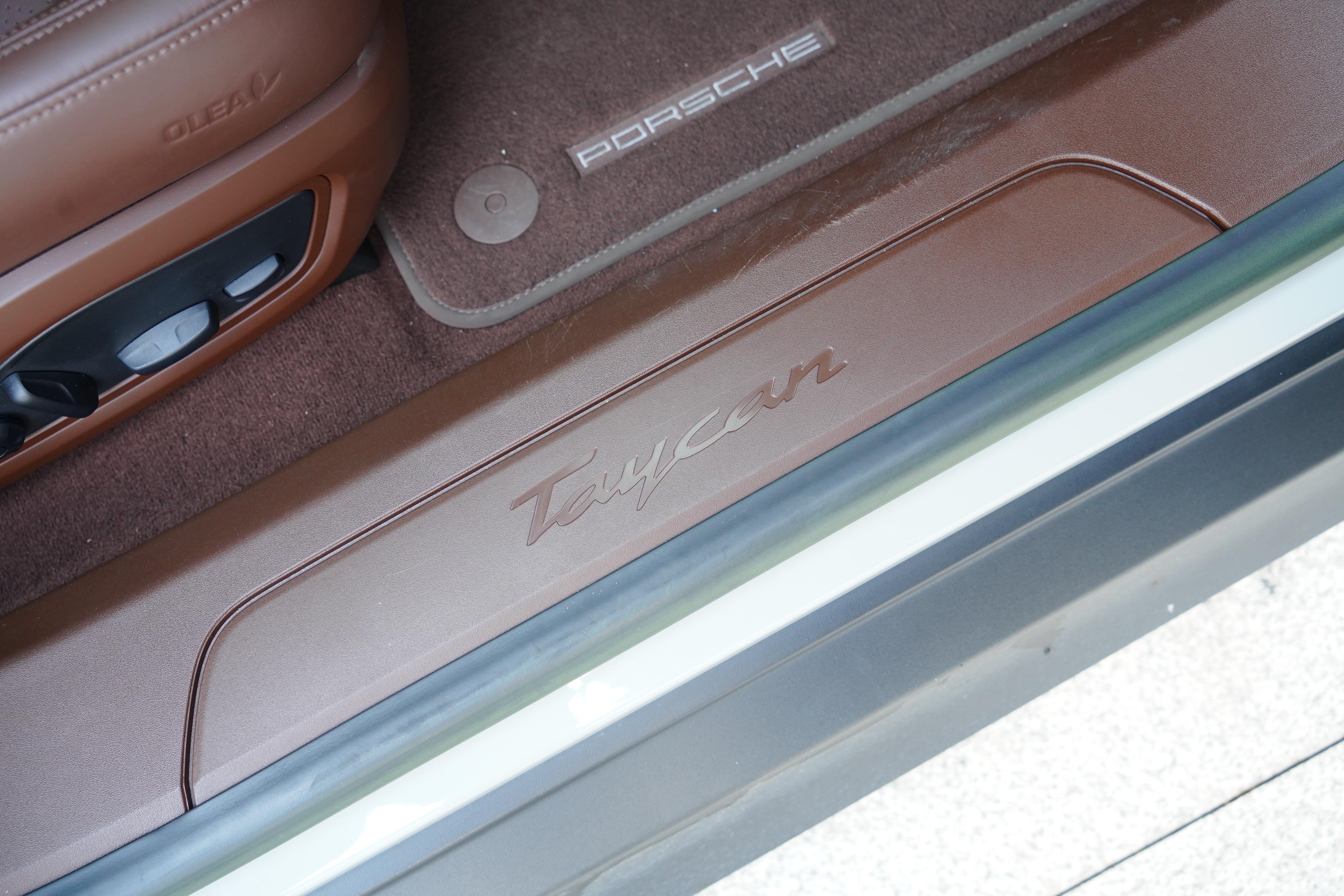 Porsche Taycan 2022 thumb 7