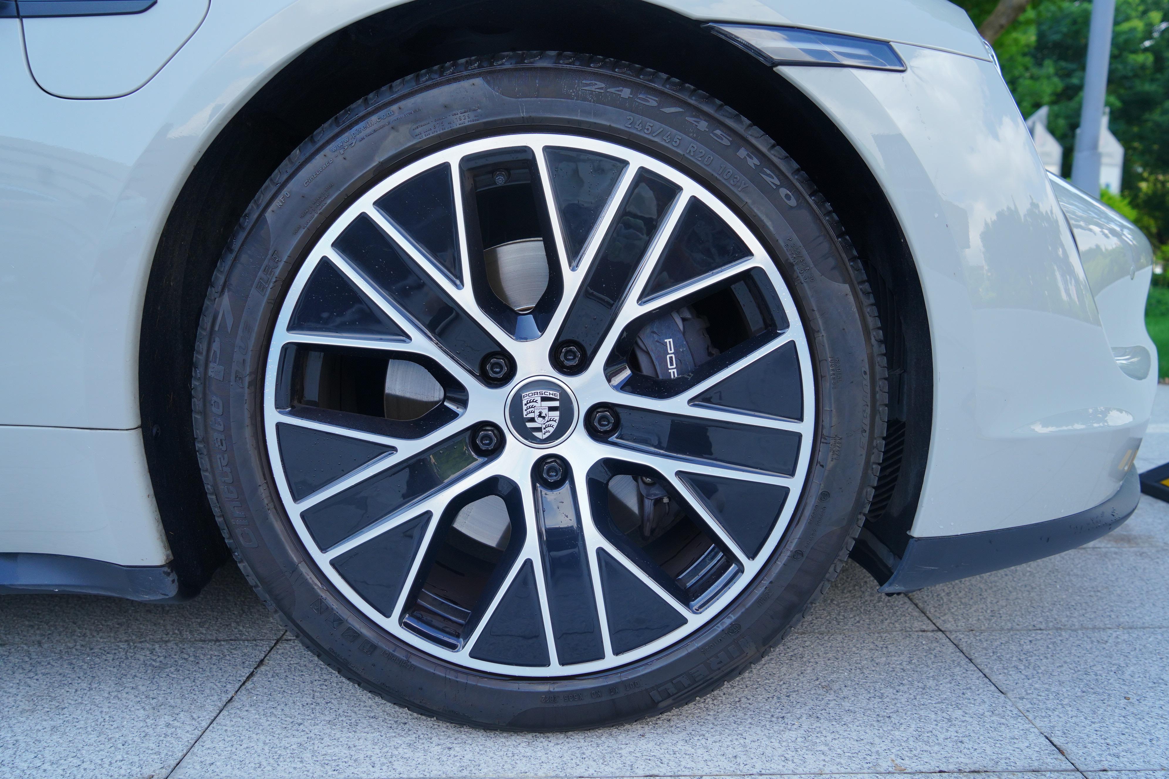 Porsche Taycan 2022 thumb 8